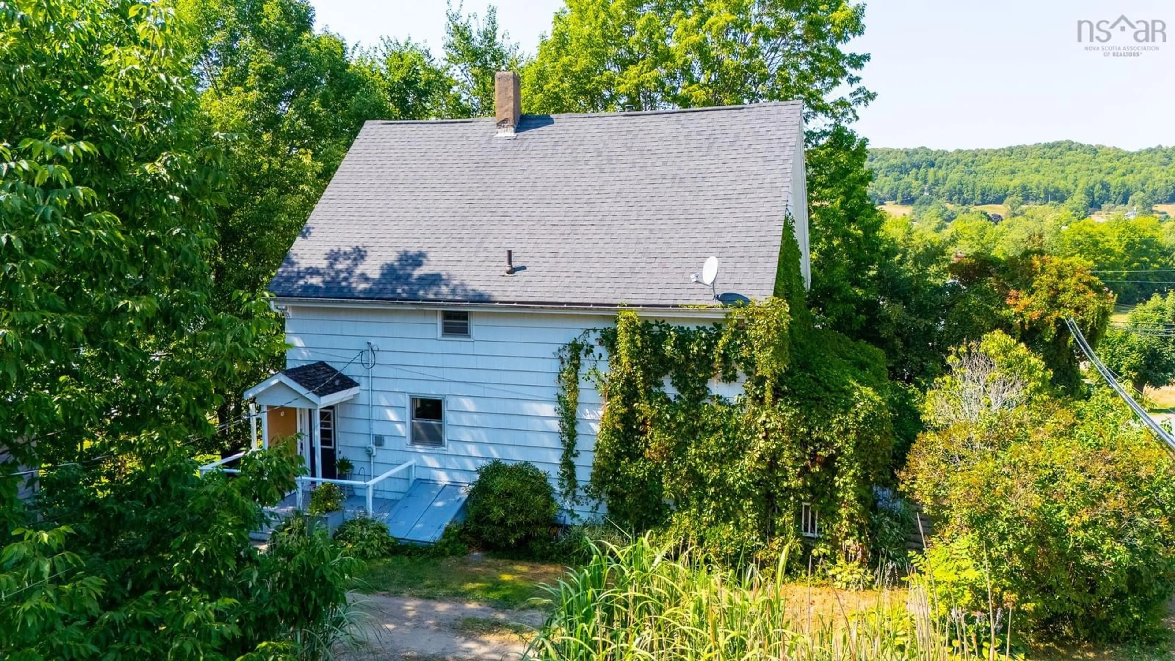 A pic from outside/outdoor area/front of a property/back of a property/a pic from drone, street for 2829 Greenfield Rd, Gaspereau Nova Scotia B4P 2R1