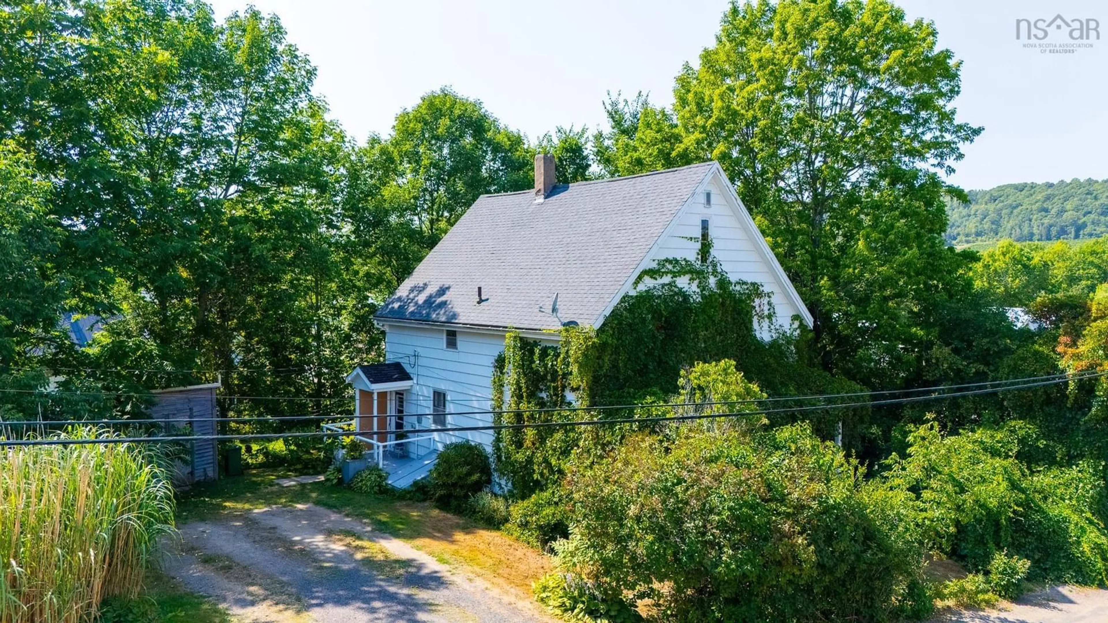 A pic from outside/outdoor area/front of a property/back of a property/a pic from drone, street for 2829 Greenfield Rd, Gaspereau Nova Scotia B4P 2R1
