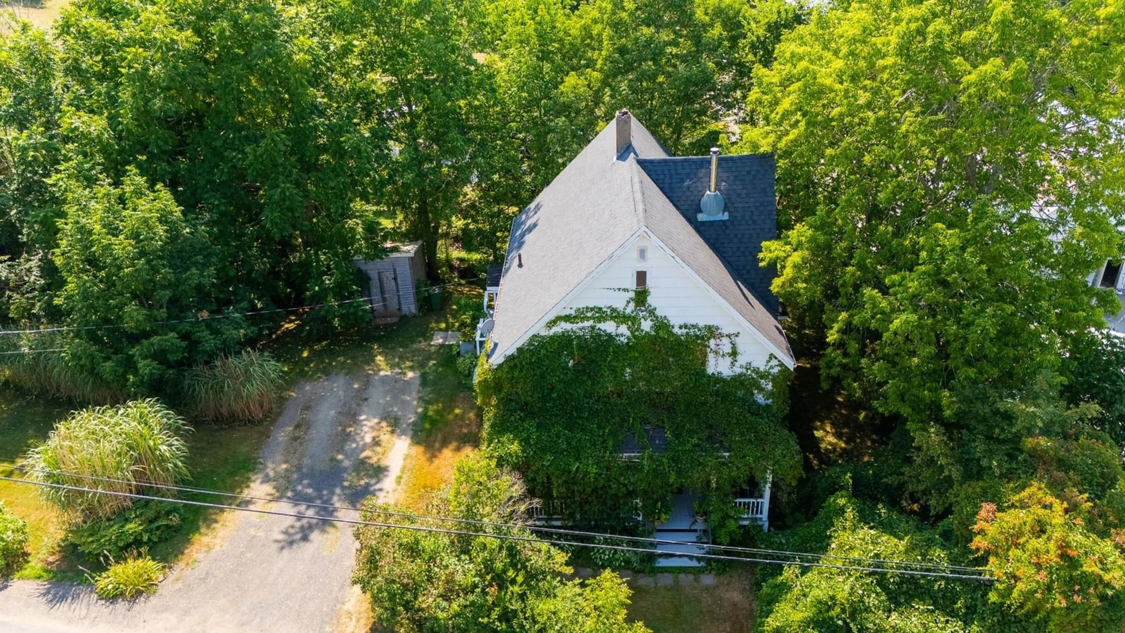 A pic from outside/outdoor area/front of a property/back of a property/a pic from drone, unknown for 2829 Greenfield Rd, Gaspereau Nova Scotia B4P 2R1