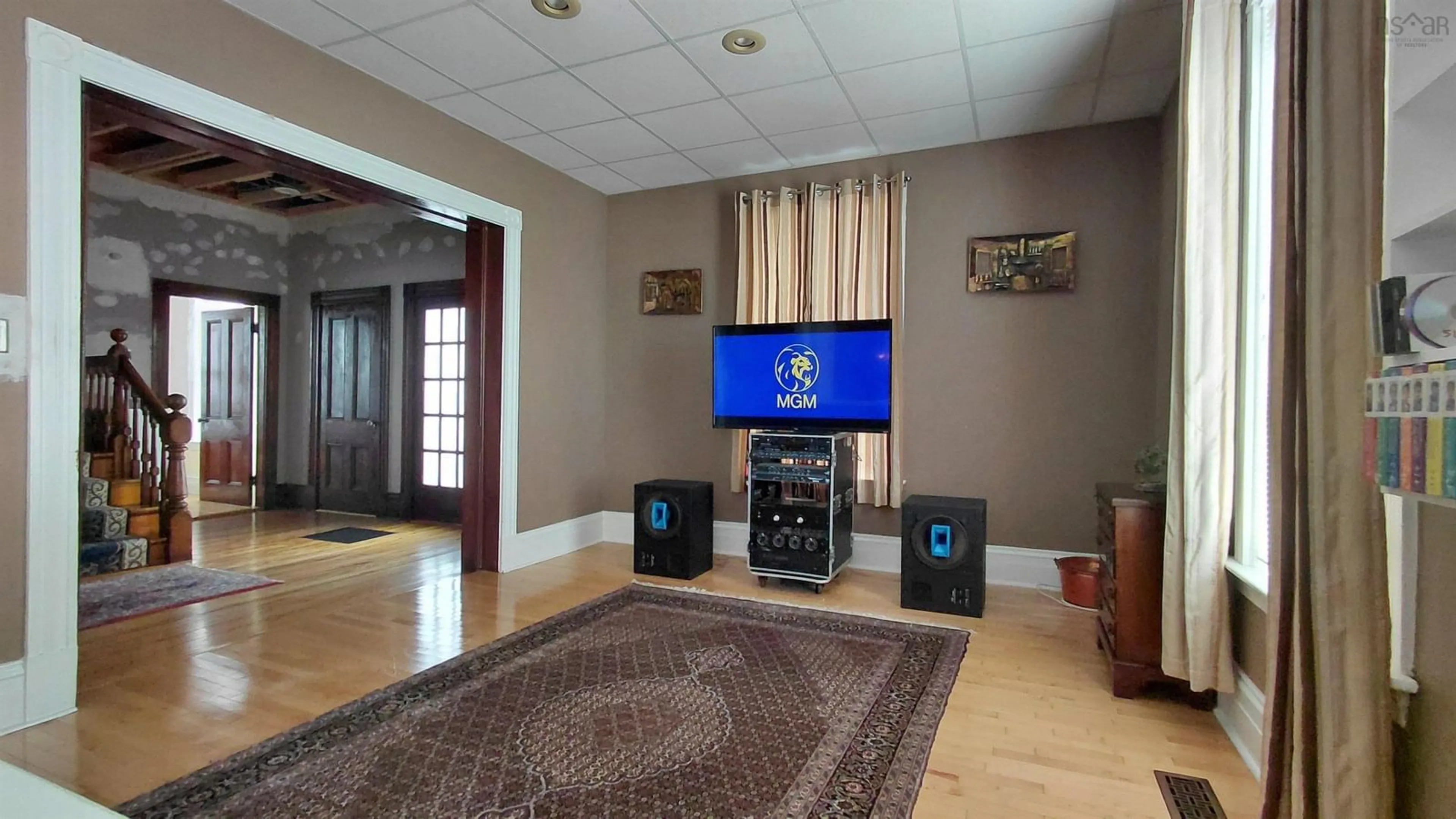 Lobby for 10 Strathcona St, Louisbourg Nova Scotia B1C 1M2