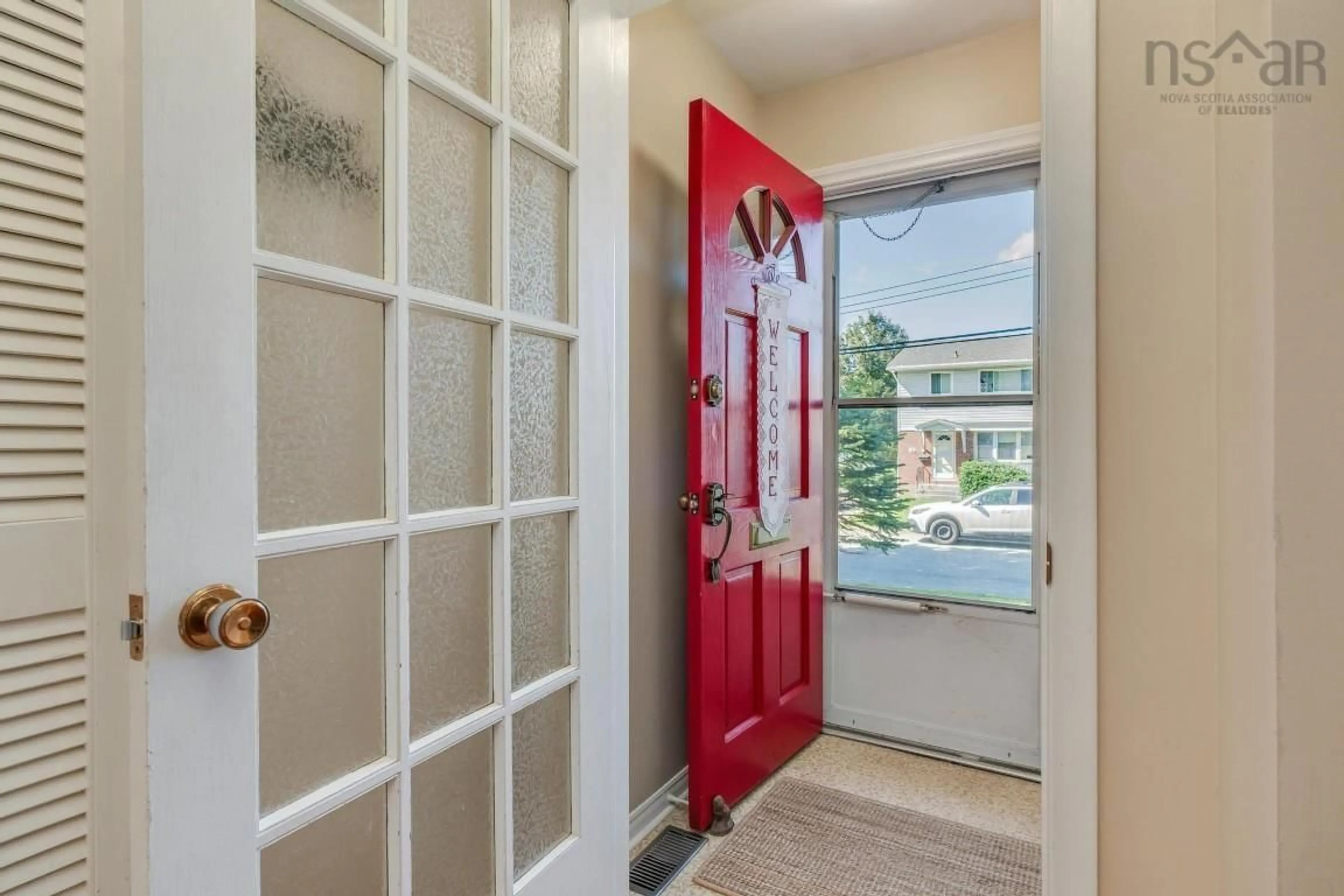 Indoor entryway for 37 Robert Dr, Dartmouth Nova Scotia B2W 2A2