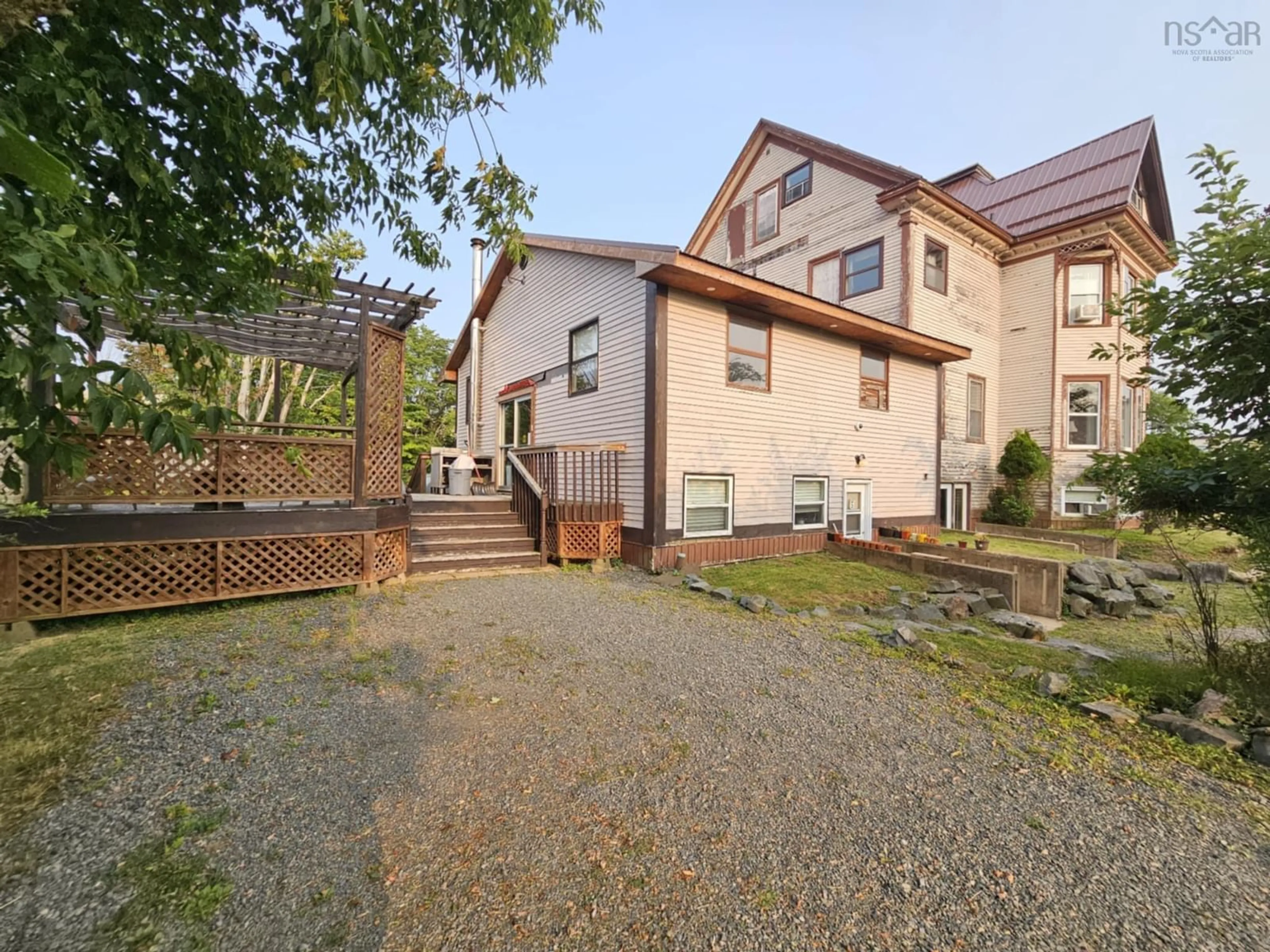 A pic from outside/outdoor area/front of a property/back of a property/a pic from drone, street for 435 Prince St, Truro Nova Scotia B2N 1E6