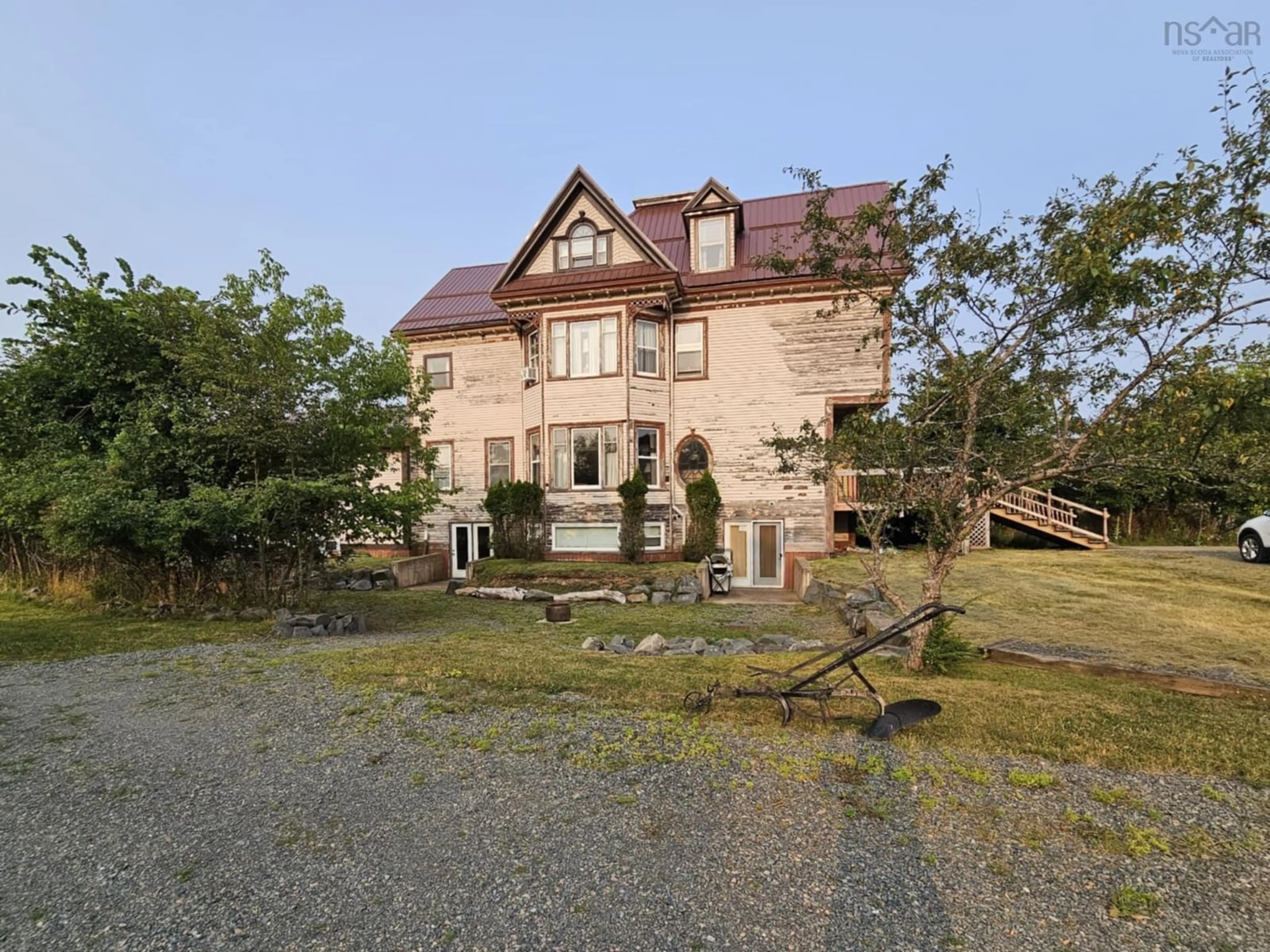 A pic from outside/outdoor area/front of a property/back of a property/a pic from drone, building for 435 Prince St, Truro Nova Scotia B2N 1E6