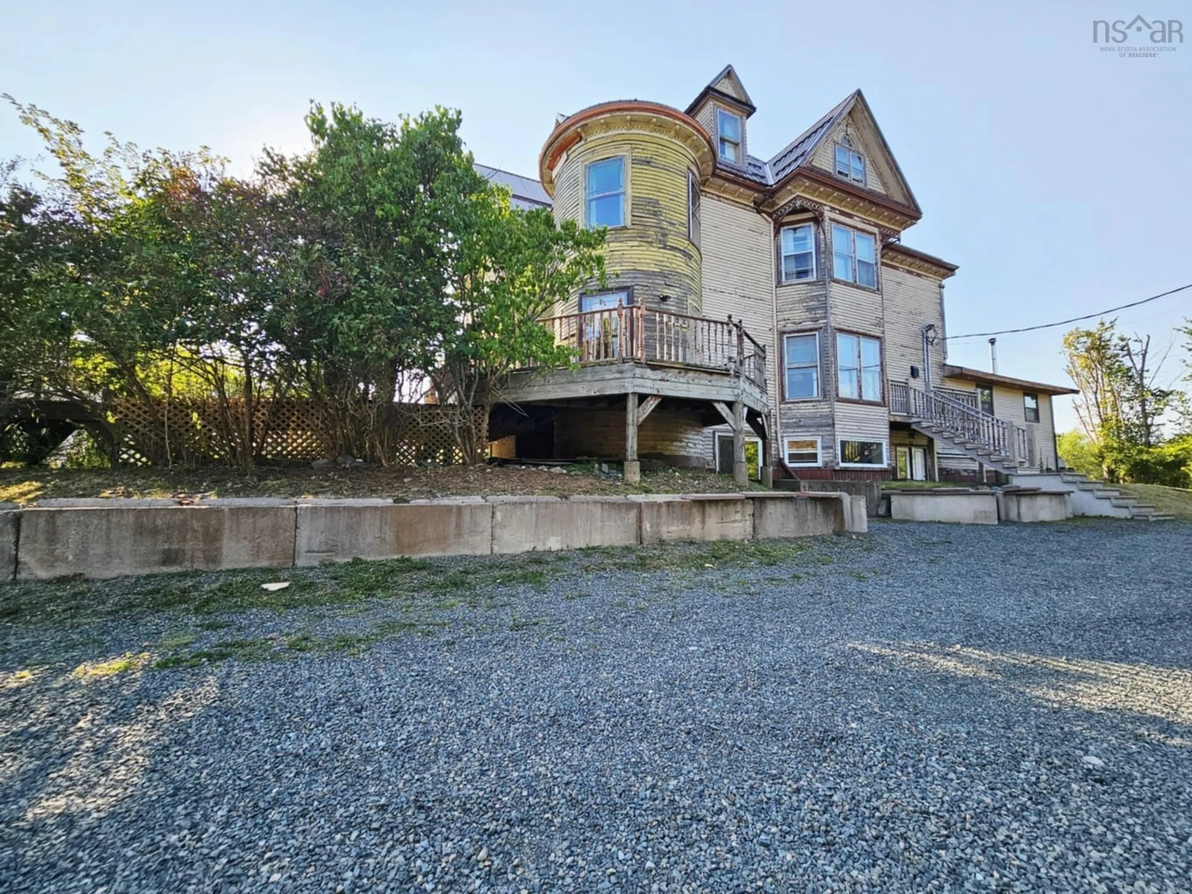 A pic from outside/outdoor area/front of a property/back of a property/a pic from drone, street for 435 Prince St, Truro Nova Scotia B2N 1E6