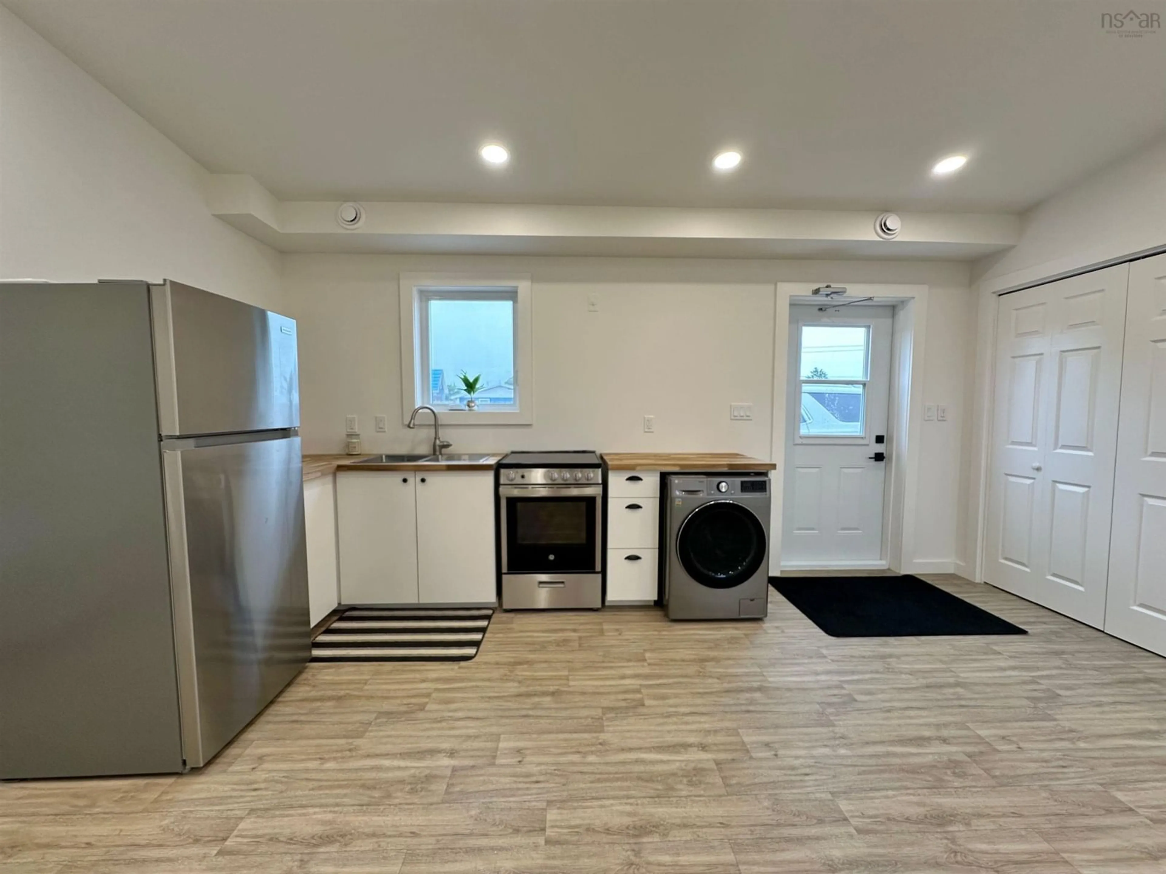 Unknown for 10 Hoben Cres, Brooklyn Nova Scotia B5A 5H8