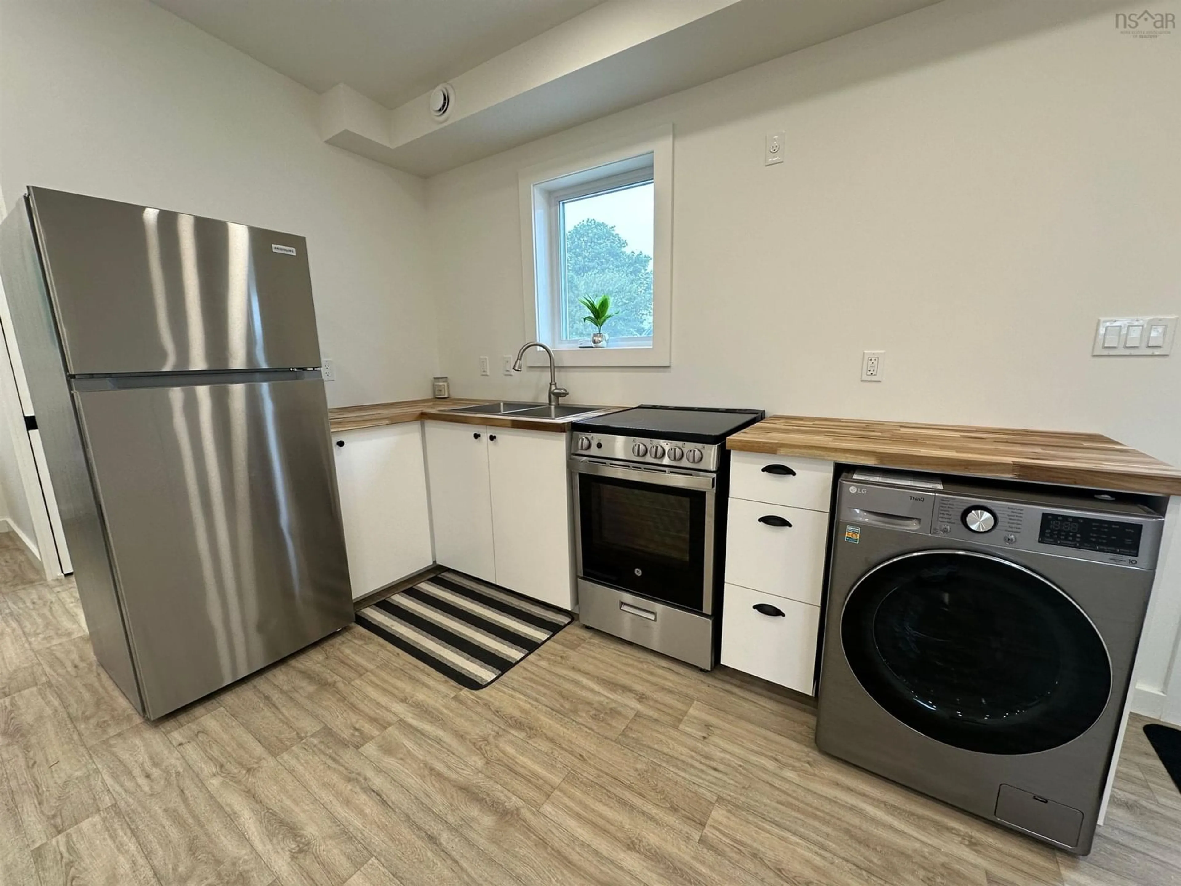 Standard kitchen, unknown for 10 Hoben Cres, Brooklyn Nova Scotia B5A 5H8