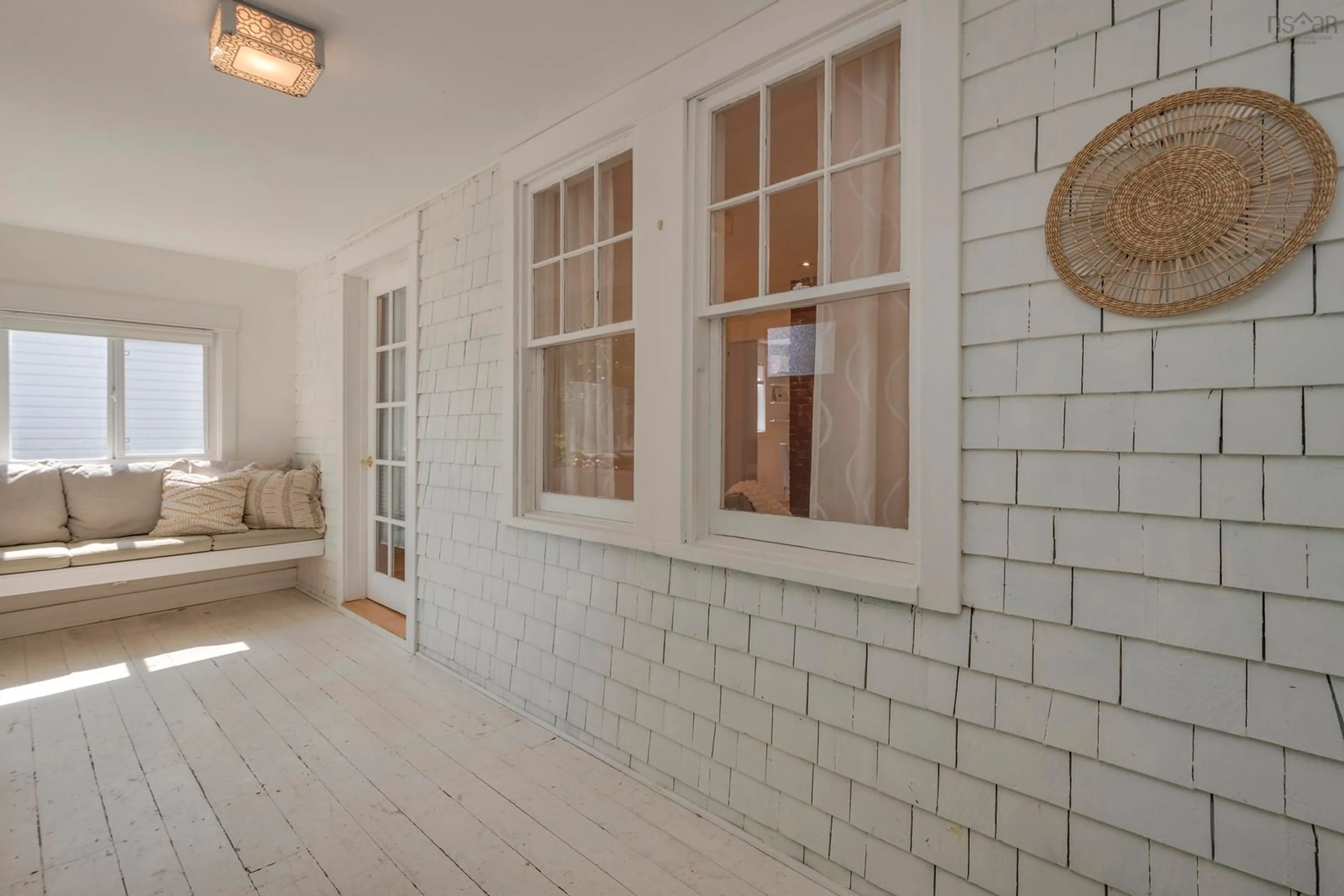 Indoor entryway for 6105 Leeds St, Halifax Nova Scotia B3K 2T8