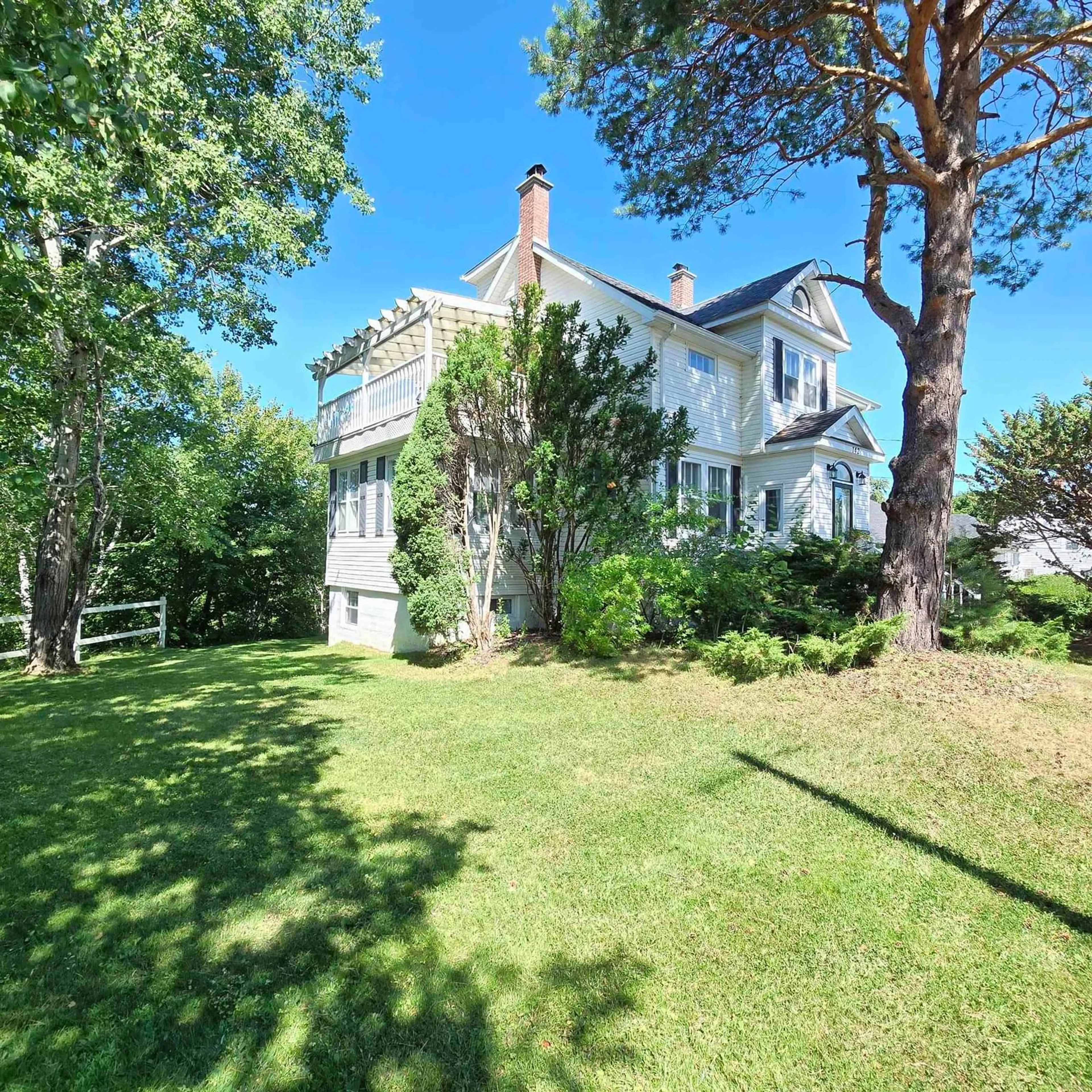 A pic from outside/outdoor area/front of a property/back of a property/a pic from drone, unknown for 142 Shandwick St, Sydney Nova Scotia B1P 4V6