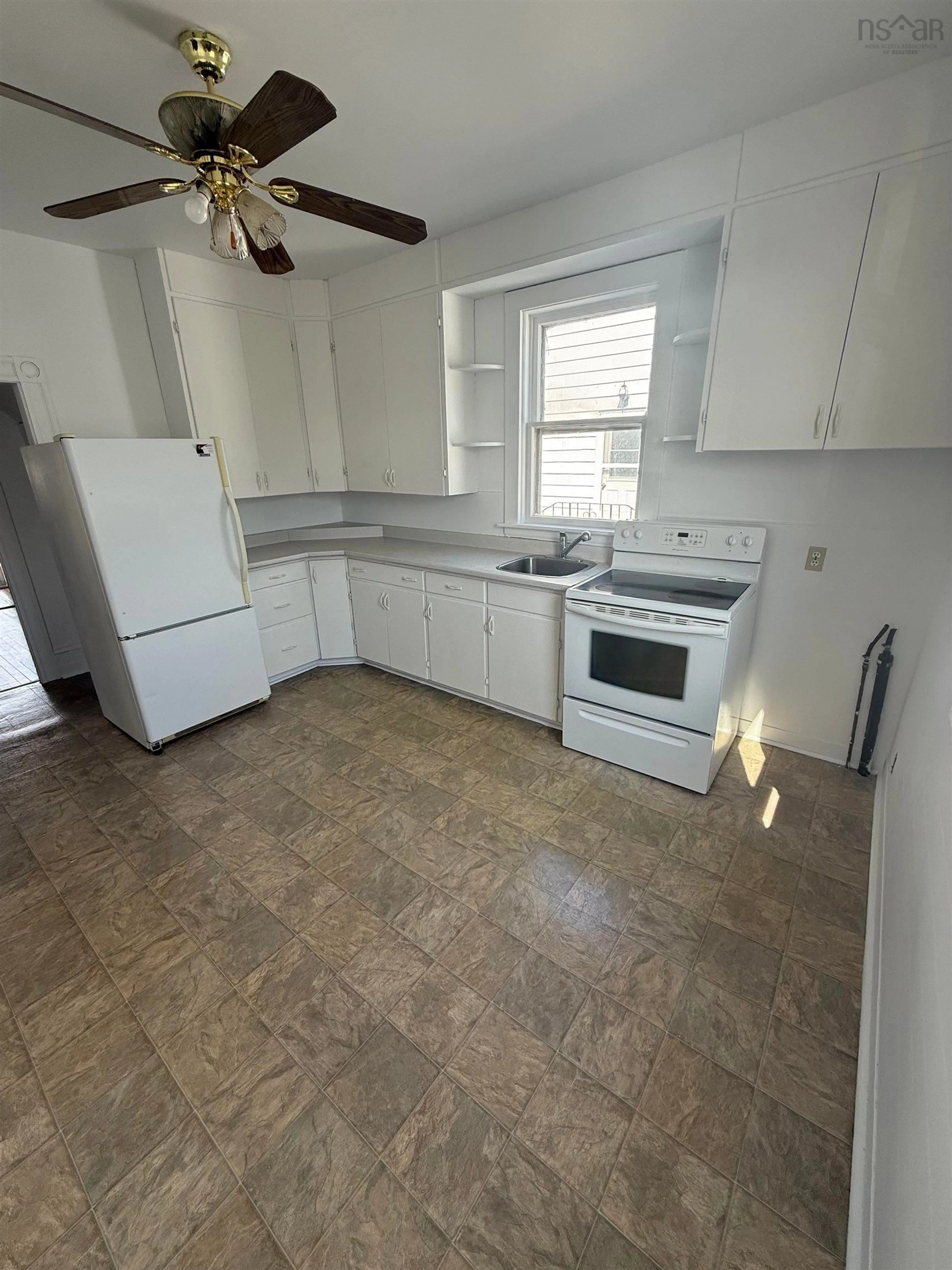 Standard kitchen, ceramic/tile floor for 126 Broadway St, Whitney Pier Nova Scotia B1N 2Y8