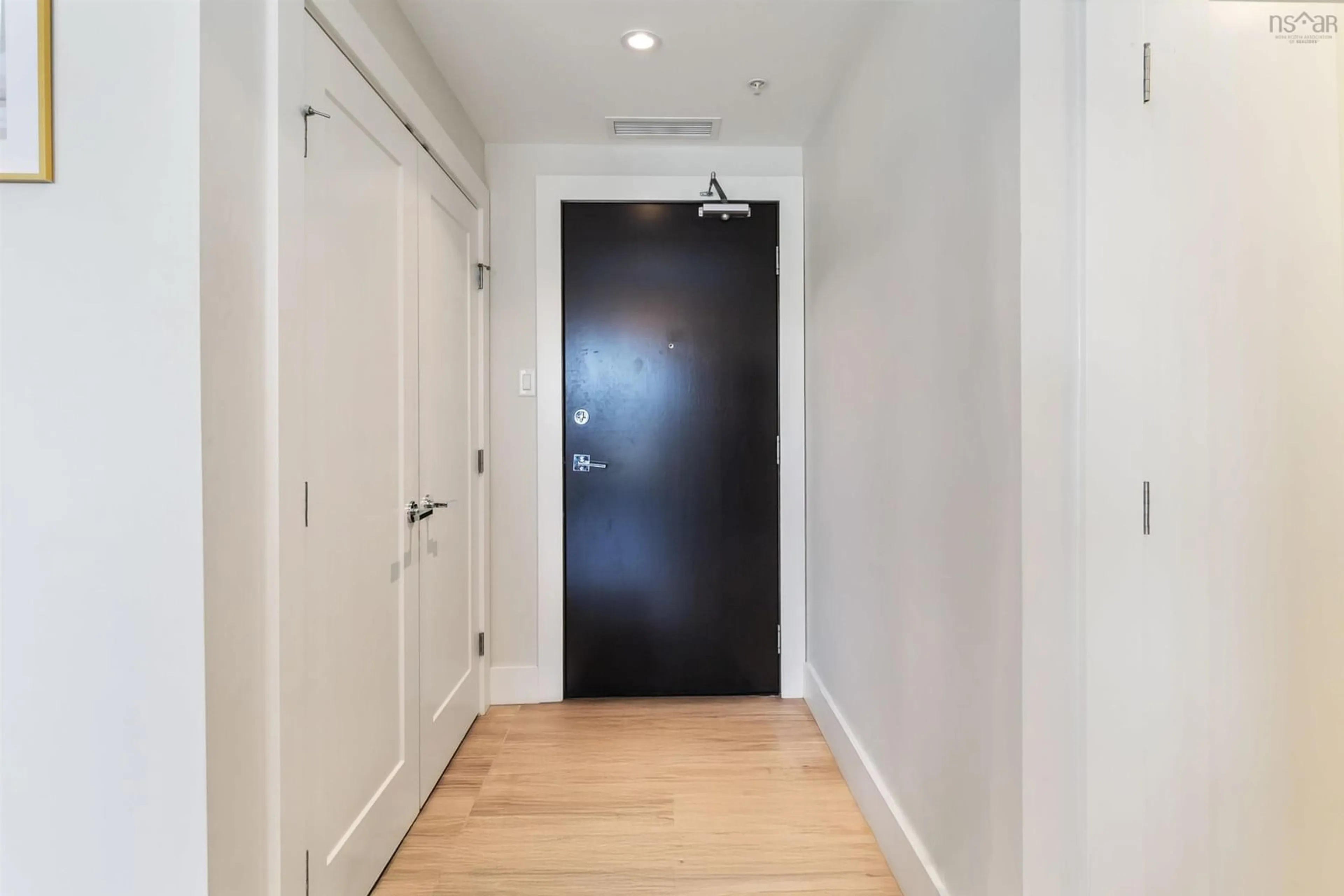 Indoor entryway for 67 Kings Wharf Pl #701, Dartmouth Nova Scotia B2Y 0C6