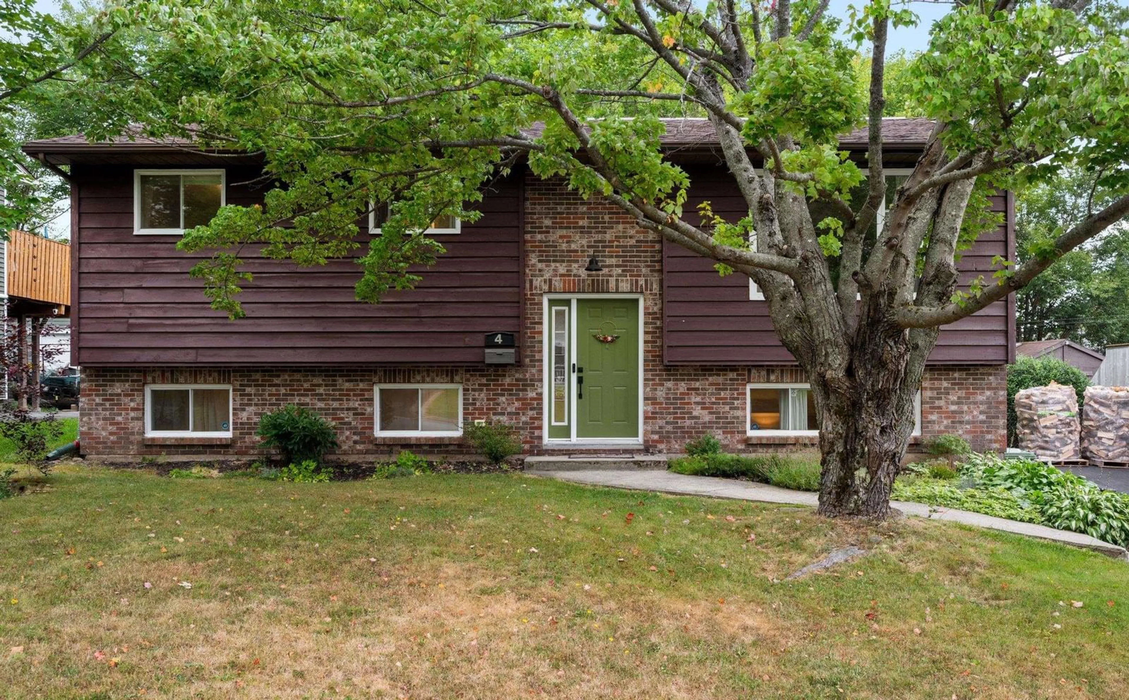 Home with vinyl exterior material, unknown for 4 Orquel Crt, Dartmouth Nova Scotia B2W 4Z3