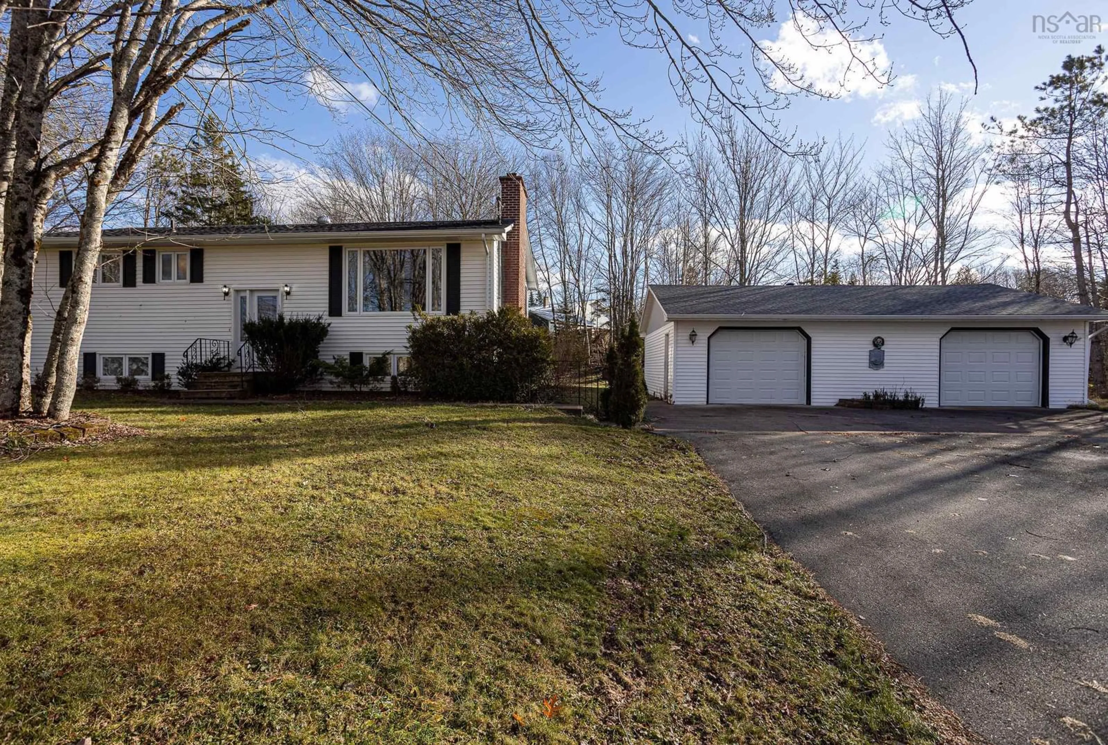 Home with vinyl exterior material, street for 17 Easthill Crt, Hilden Nova Scotia B0N 1C0