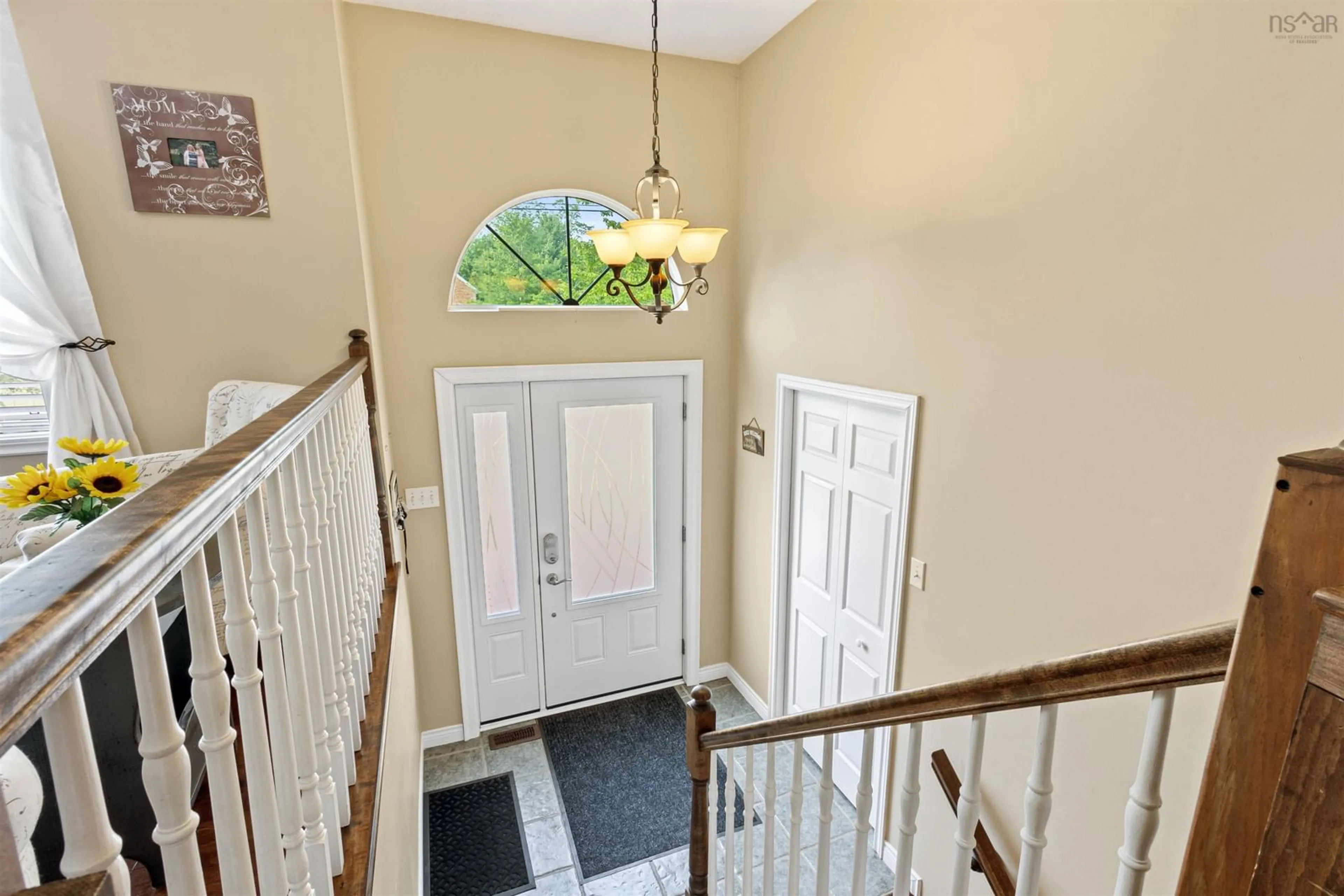 Indoor entryway for 76 Poplar Dr, Lantz Nova Scotia B2S 1X3