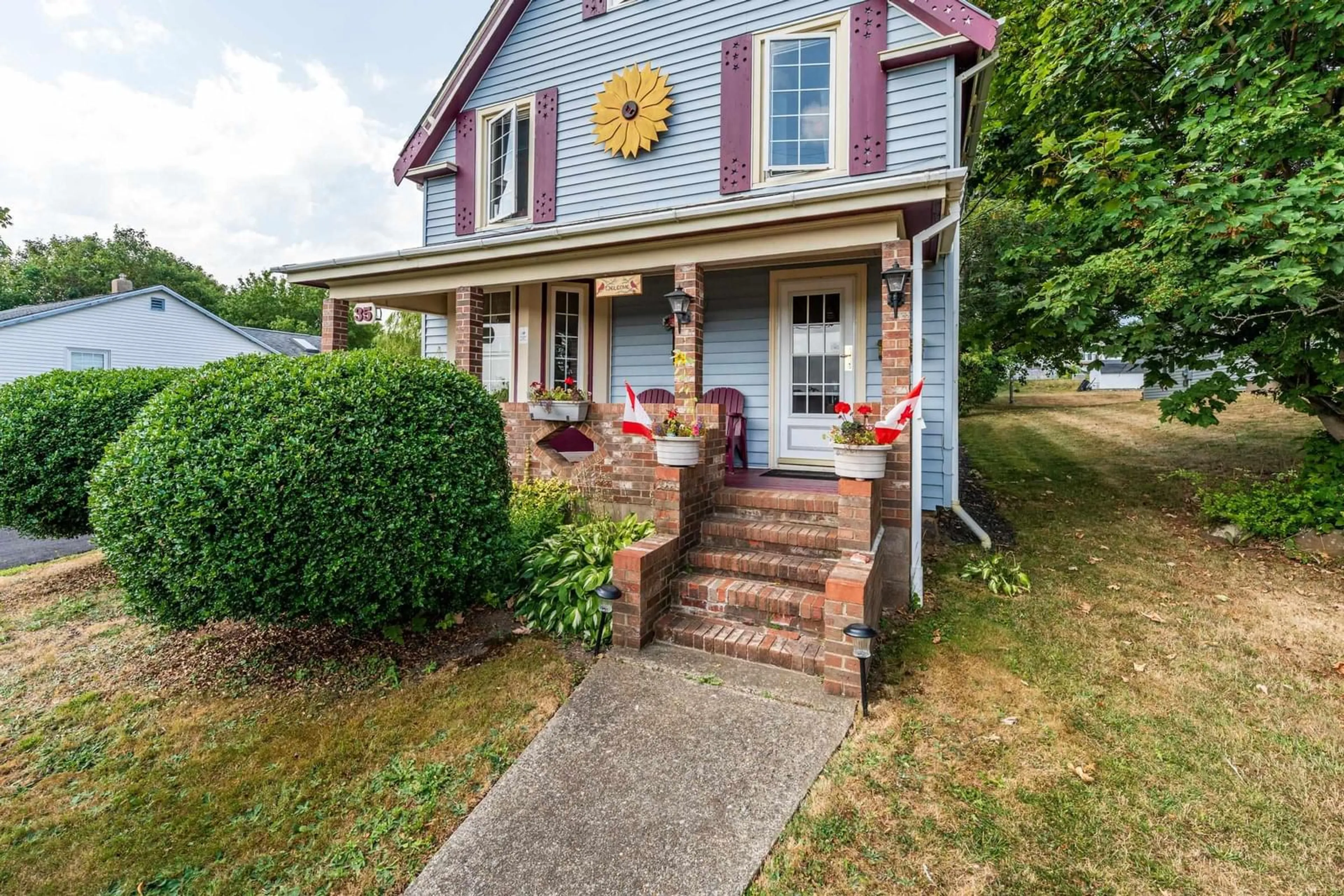 Home with vinyl exterior material, street for 35 King Street, Digby Nova Scotia B0V 1A0