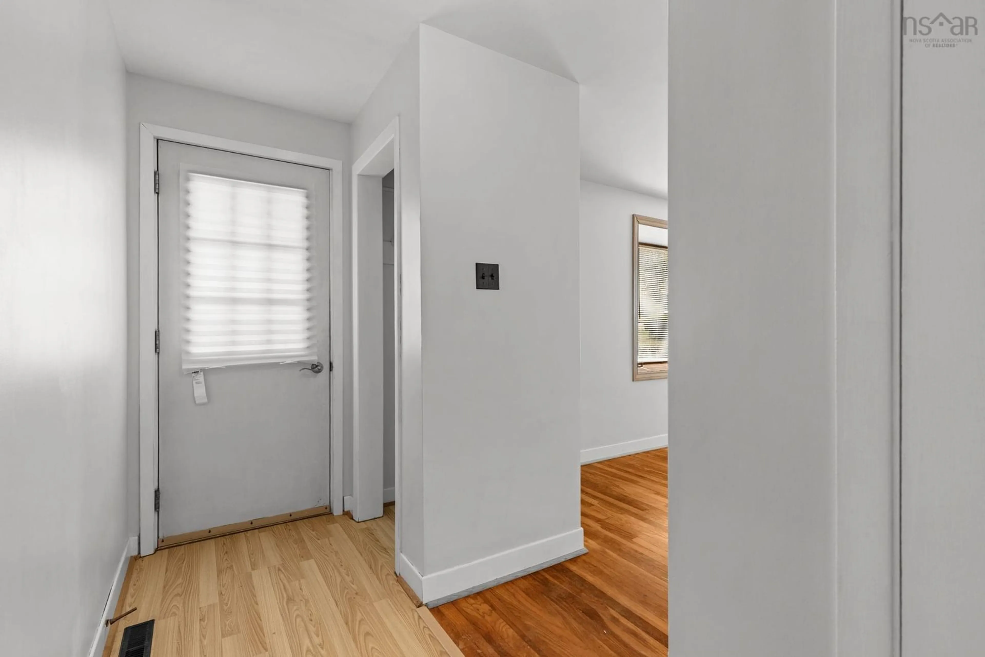 Indoor entryway for 13 Glenmont Ave, Bedford Nova Scotia B4A 1H1