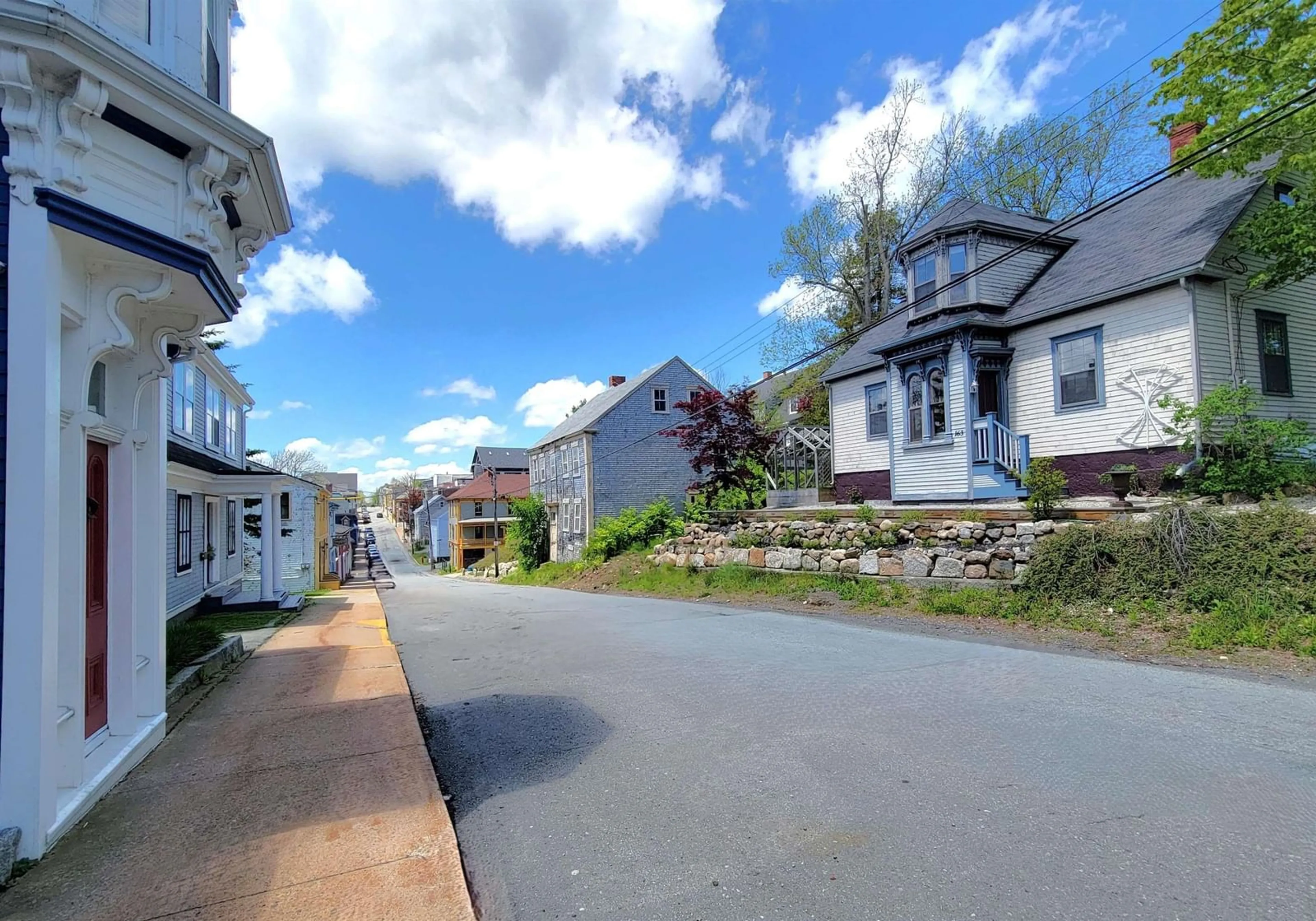 Blurry image for 155 Pelham St, Lunenburg Nova Scotia B0J 2C0