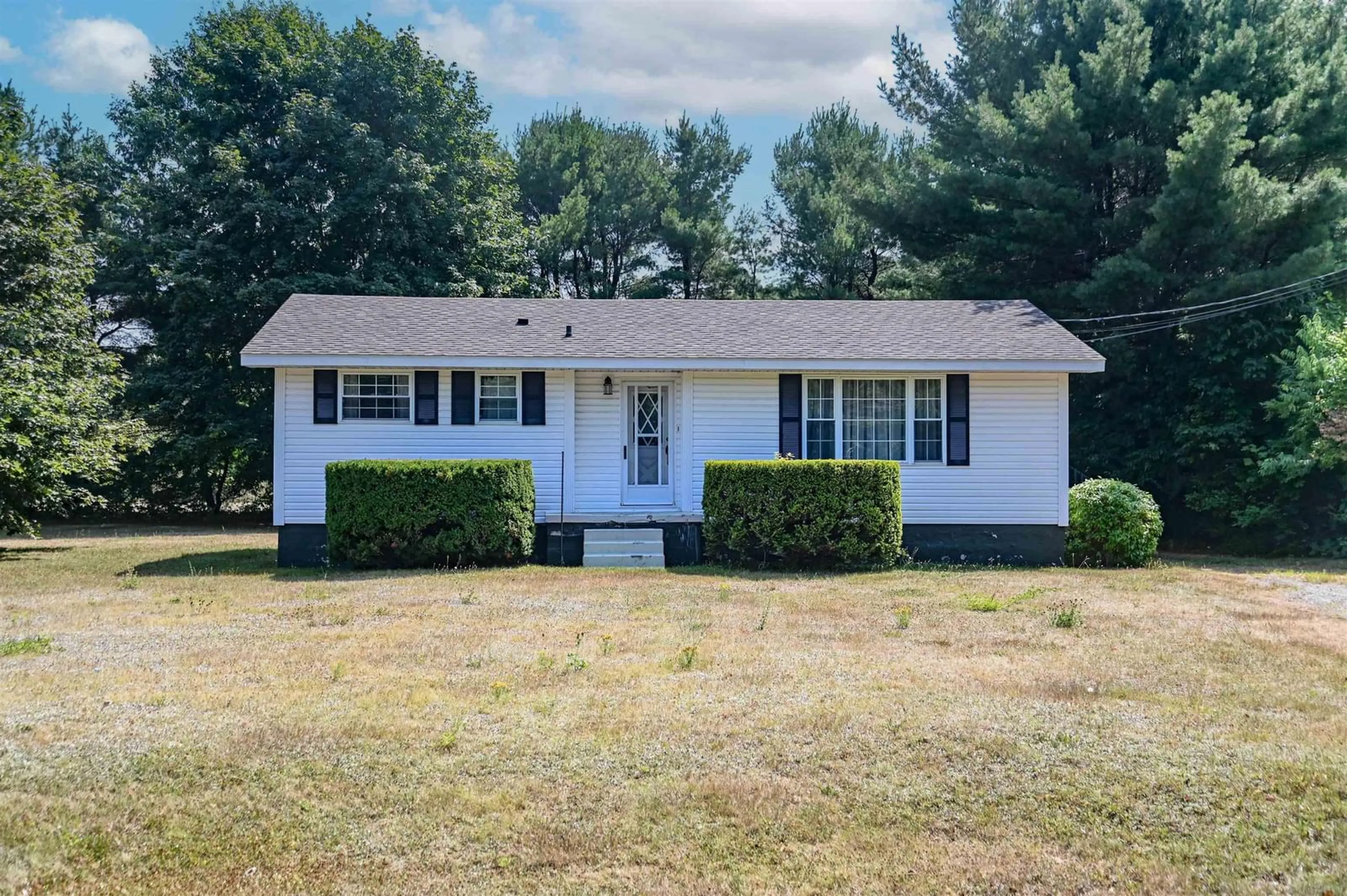 Home with vinyl exterior material, street for 2736 Pinecrest Drive, Coldbrook Nova Scotia B4R 1B3