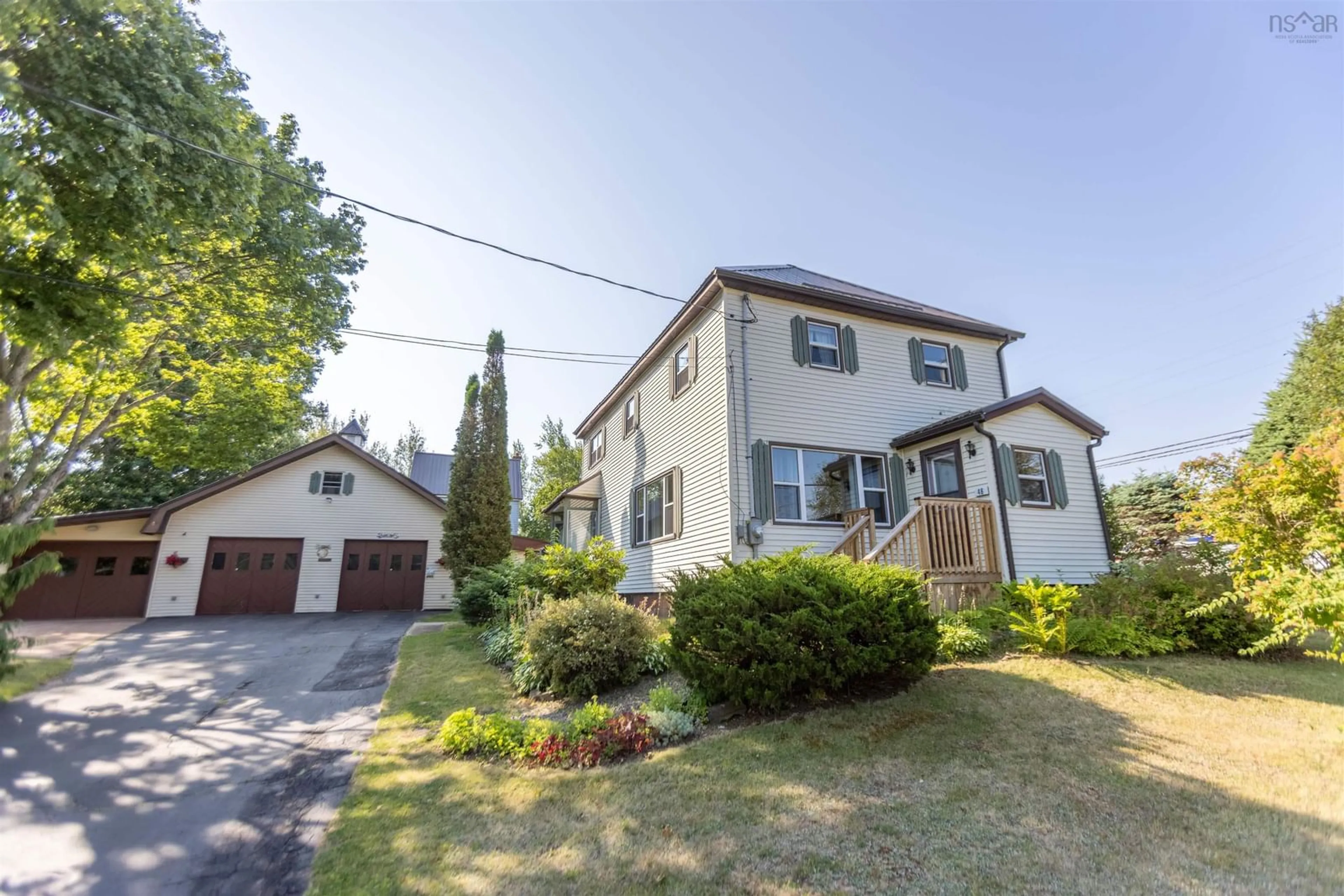 A pic from outside/outdoor area/front of a property/back of a property/a pic from drone, street for 46 Cornwall St, Amherst Nova Scotia B4H 2L4