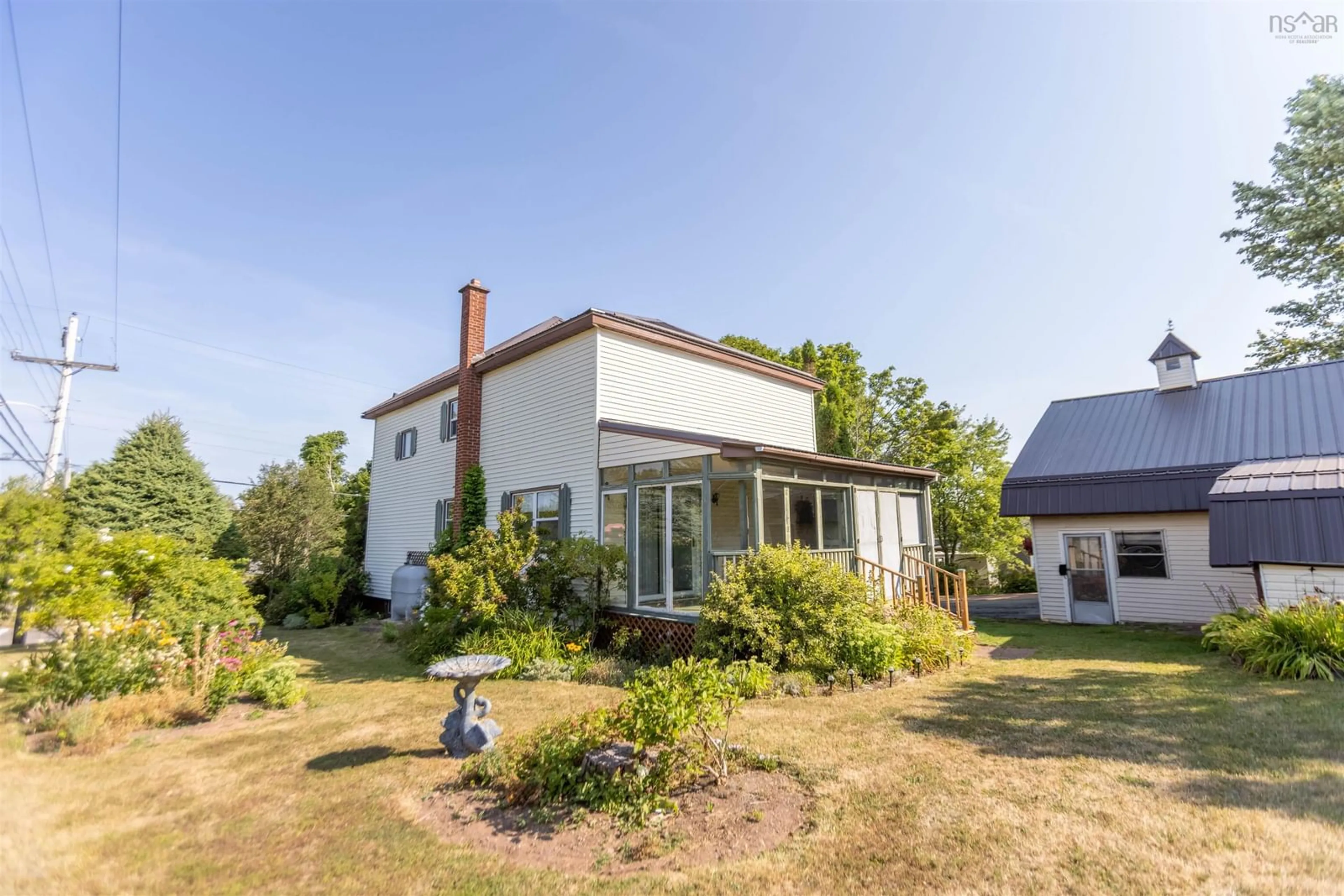 A pic from outside/outdoor area/front of a property/back of a property/a pic from drone, building for 46 Cornwall St, Amherst Nova Scotia B4H 2L4