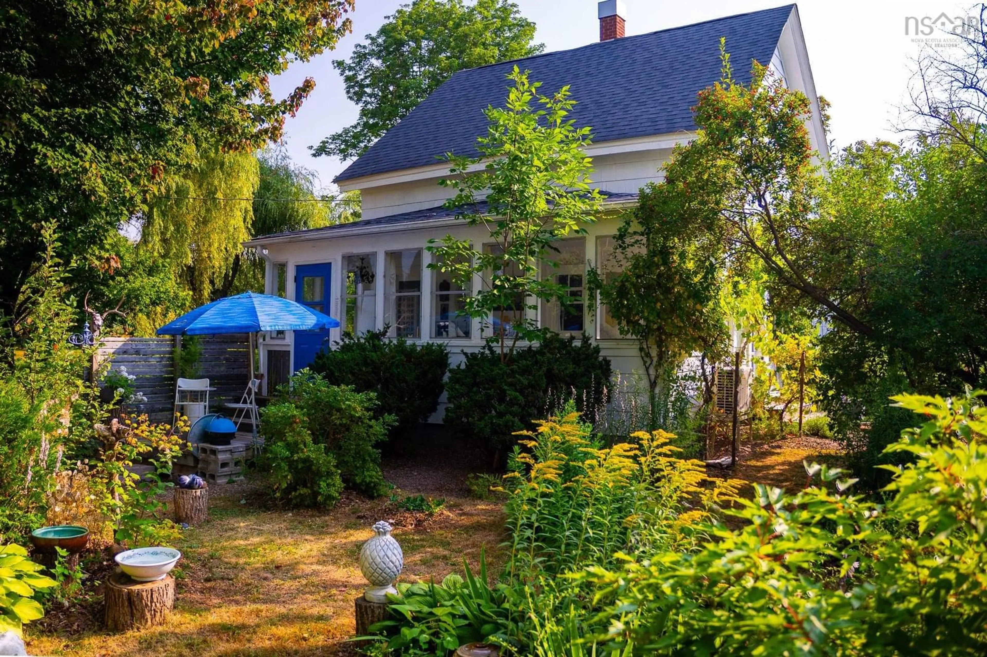 Patio, street for 1125 First St, Canning Nova Scotia B0P 1H0