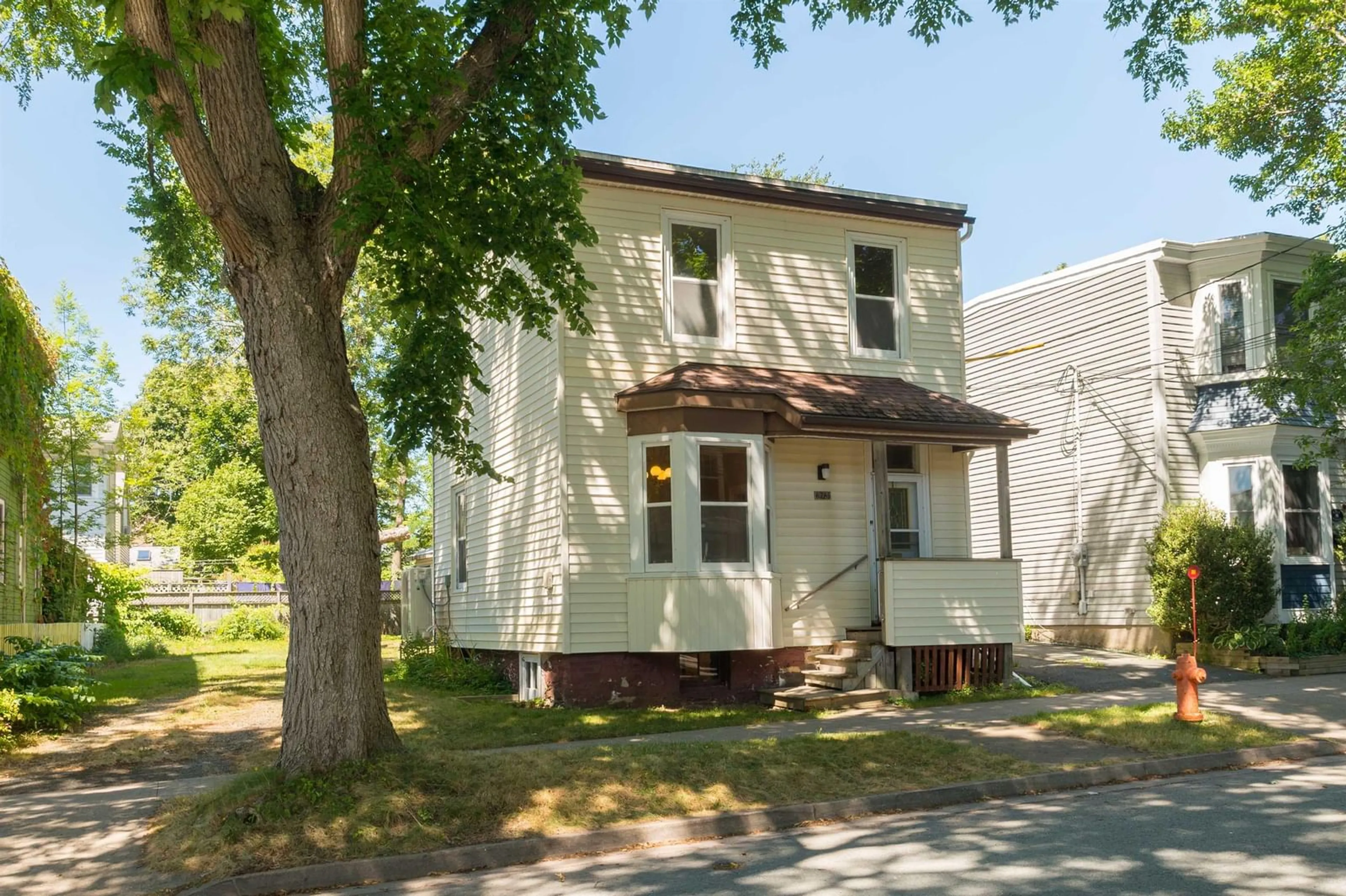 Home with vinyl exterior material, street for 6265 Summit St, Halifax Nova Scotia B3L 1R6
