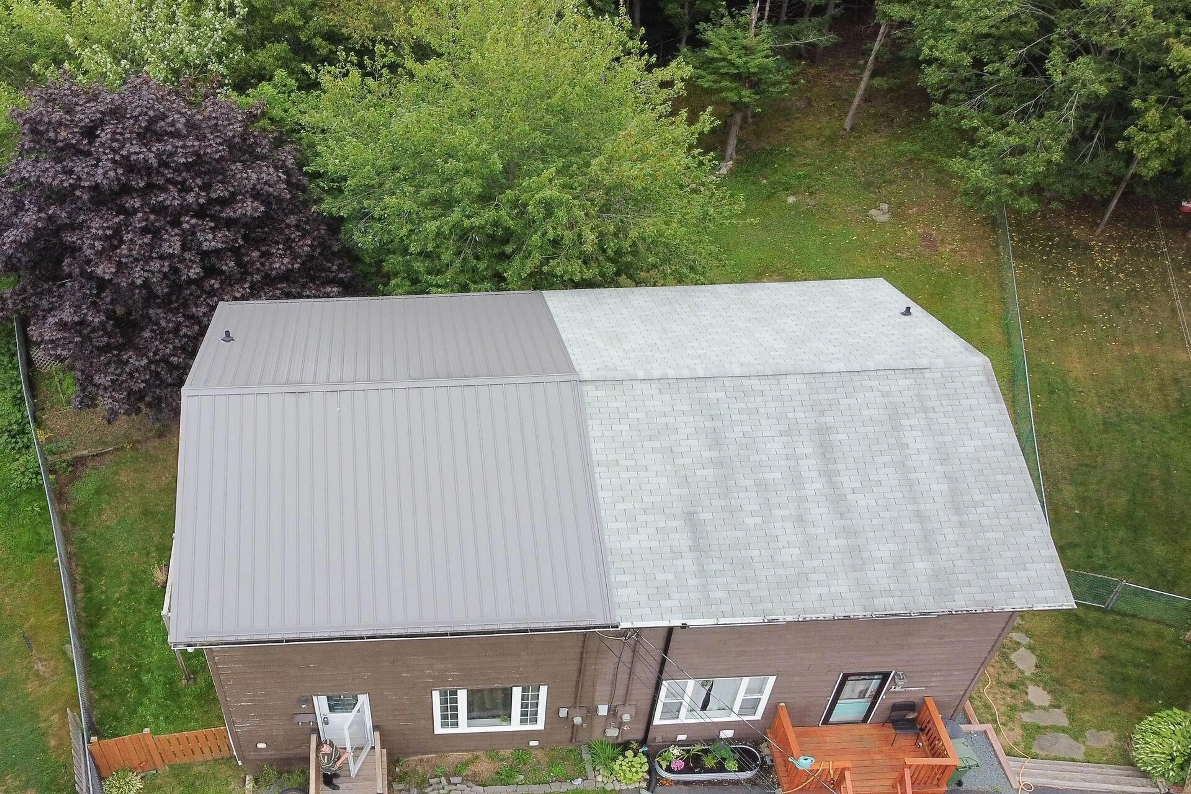 A pic from outside/outdoor area/front of a property/back of a property/a pic from drone, building for 20 Londra Crt, Dartmouth Nova Scotia B2W 5A5