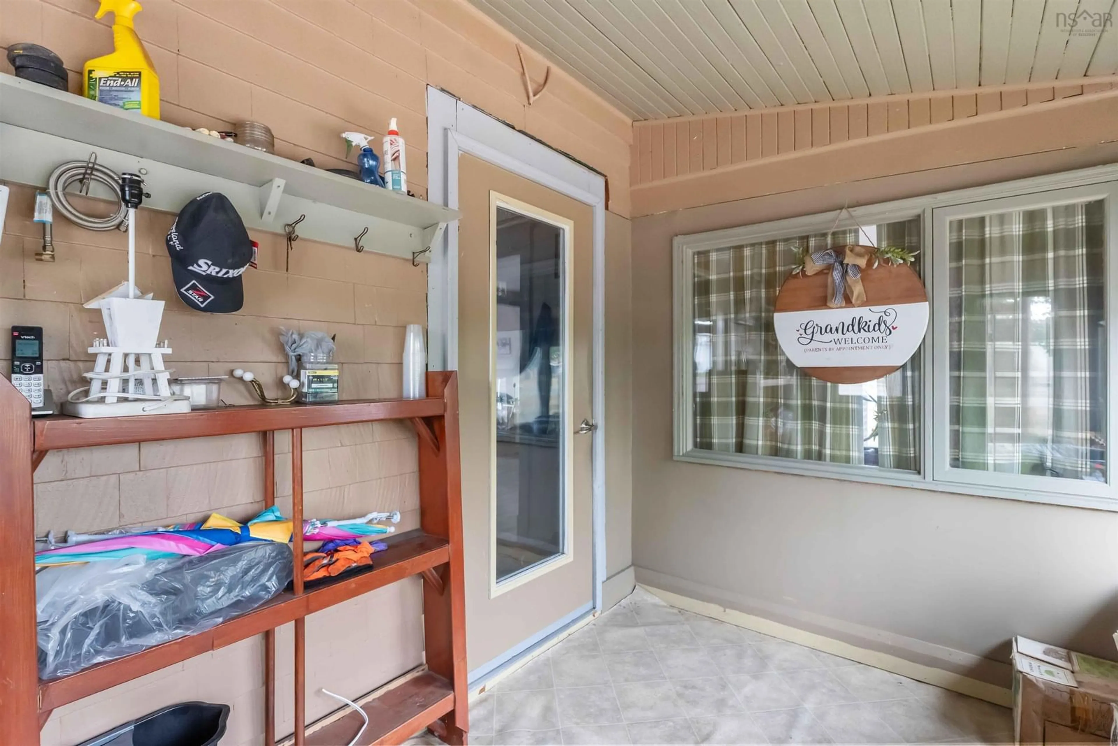 Indoor entryway for 138 Foster St, Berwick Nova Scotia B0P 1E0