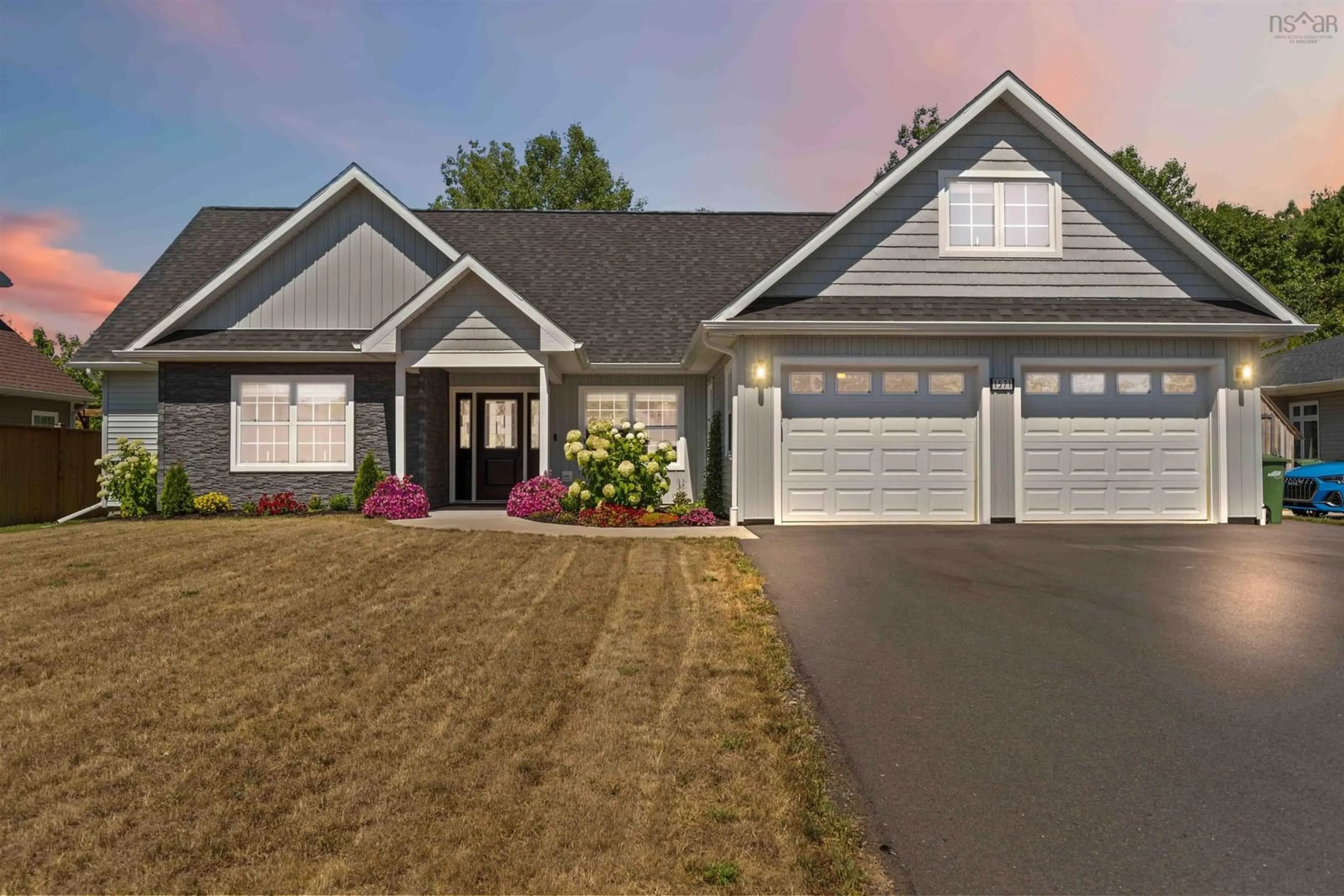 Home with vinyl exterior material, street for 1571 Sarah Dr, Coldbrook Nova Scotia B4R 1A1