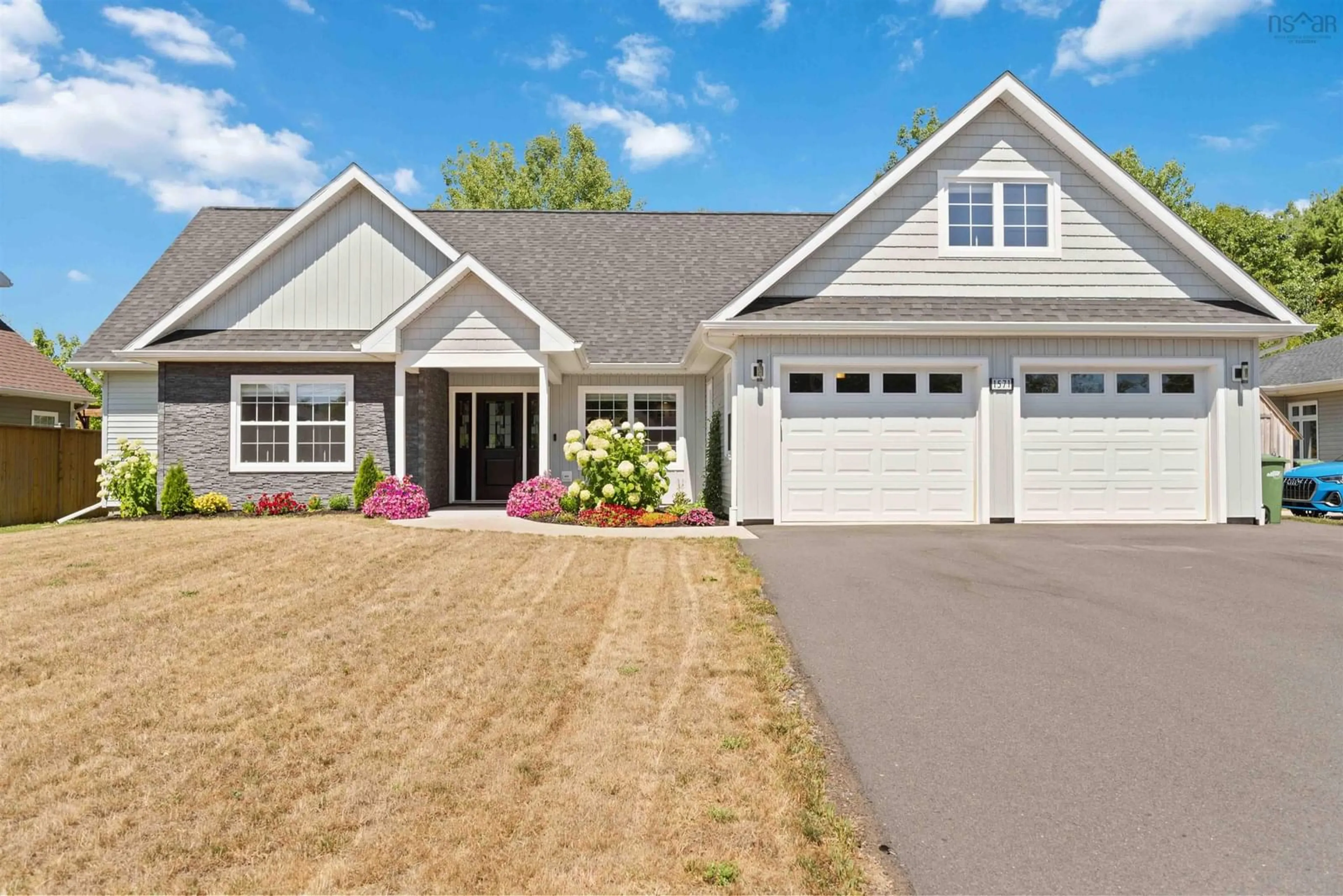 Home with vinyl exterior material, street for 1571 Sarah Dr, Coldbrook Nova Scotia B4R 1A1