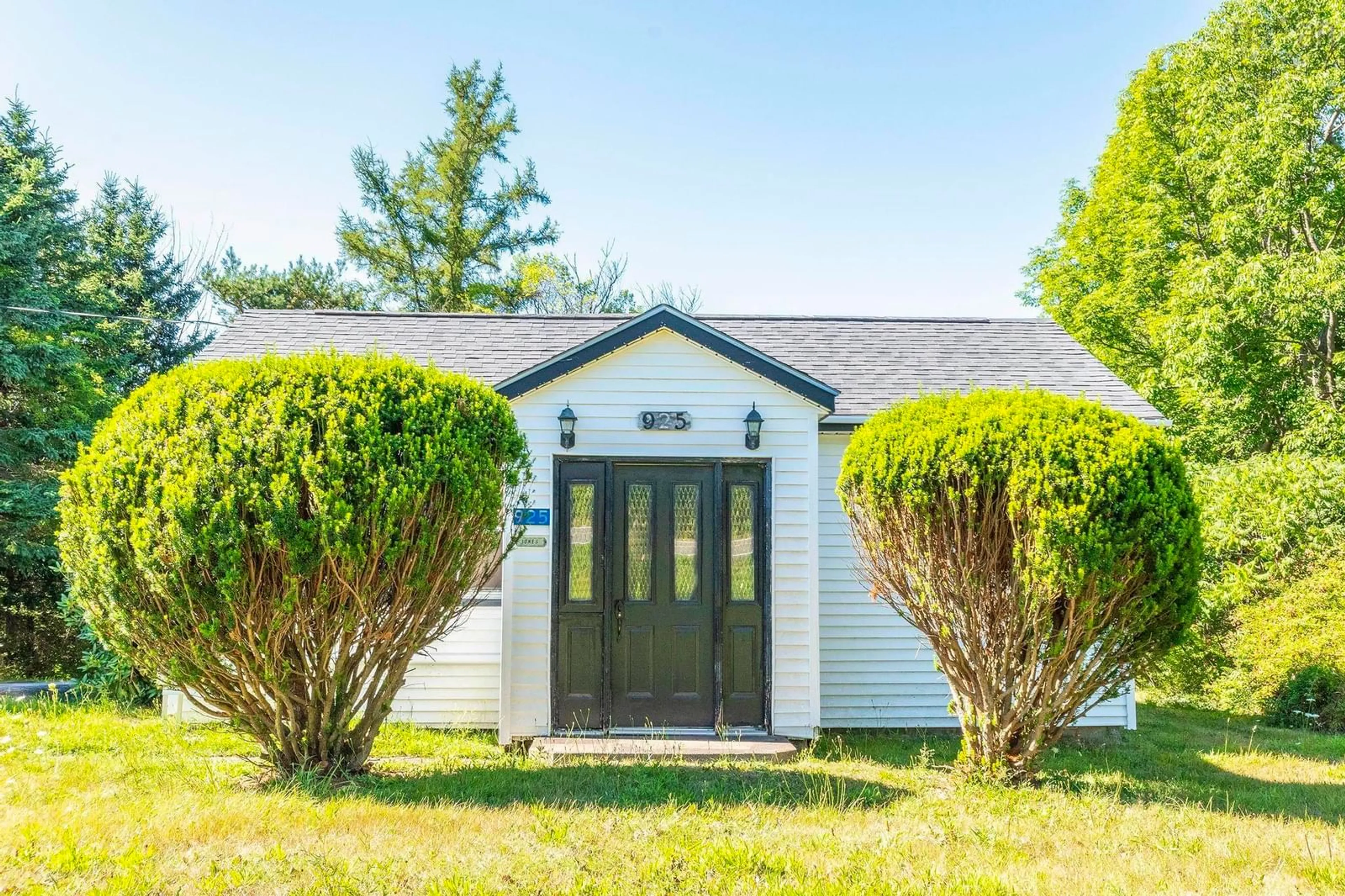 Home with vinyl exterior material, street for 925 1 Hwy, Deep Brook Nova Scotia B0S 1J0