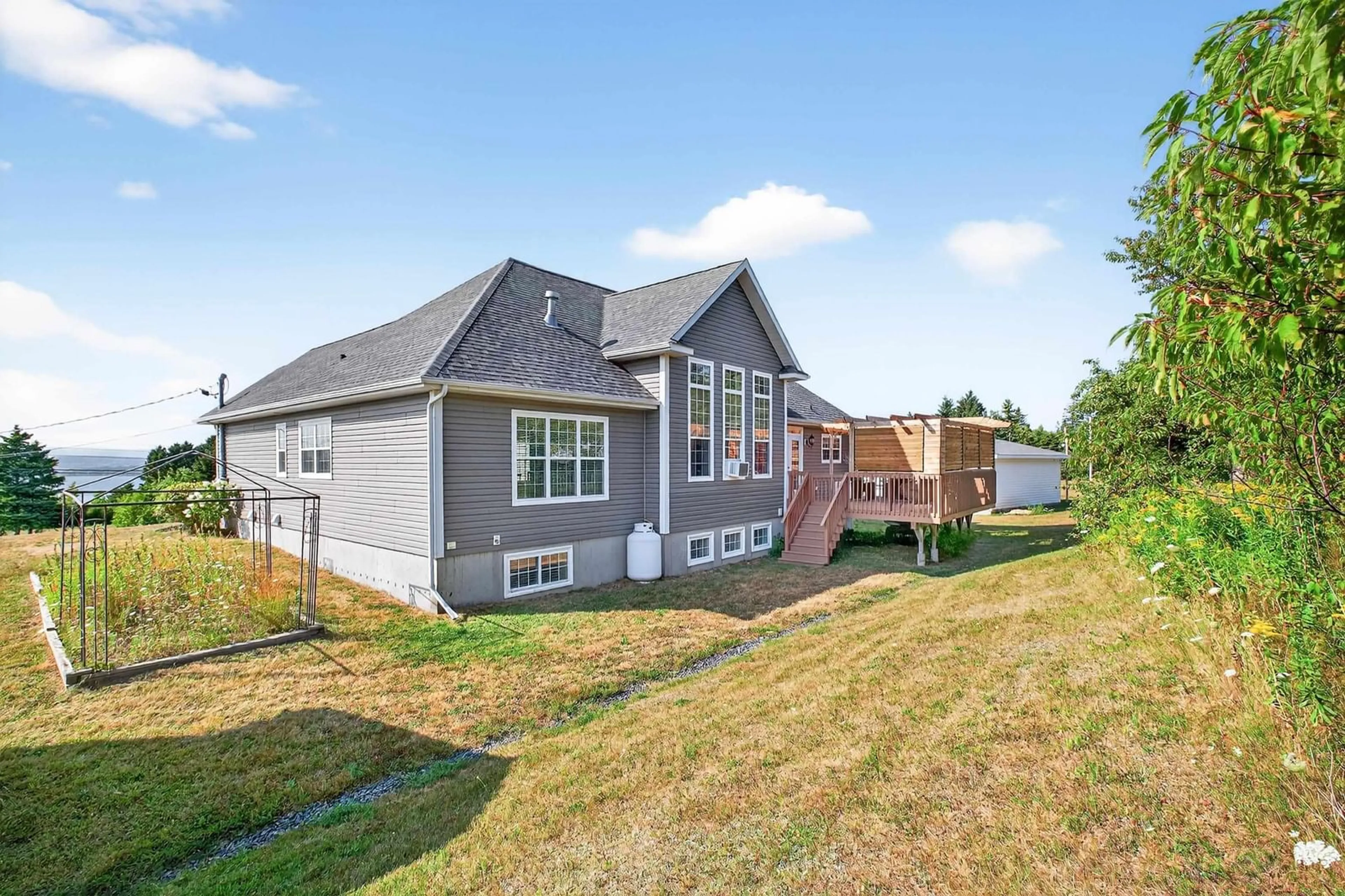 Home with vinyl exterior material, unknown for 22 Helens Avenue, Georges River Nova Scotia B1Y 3G4