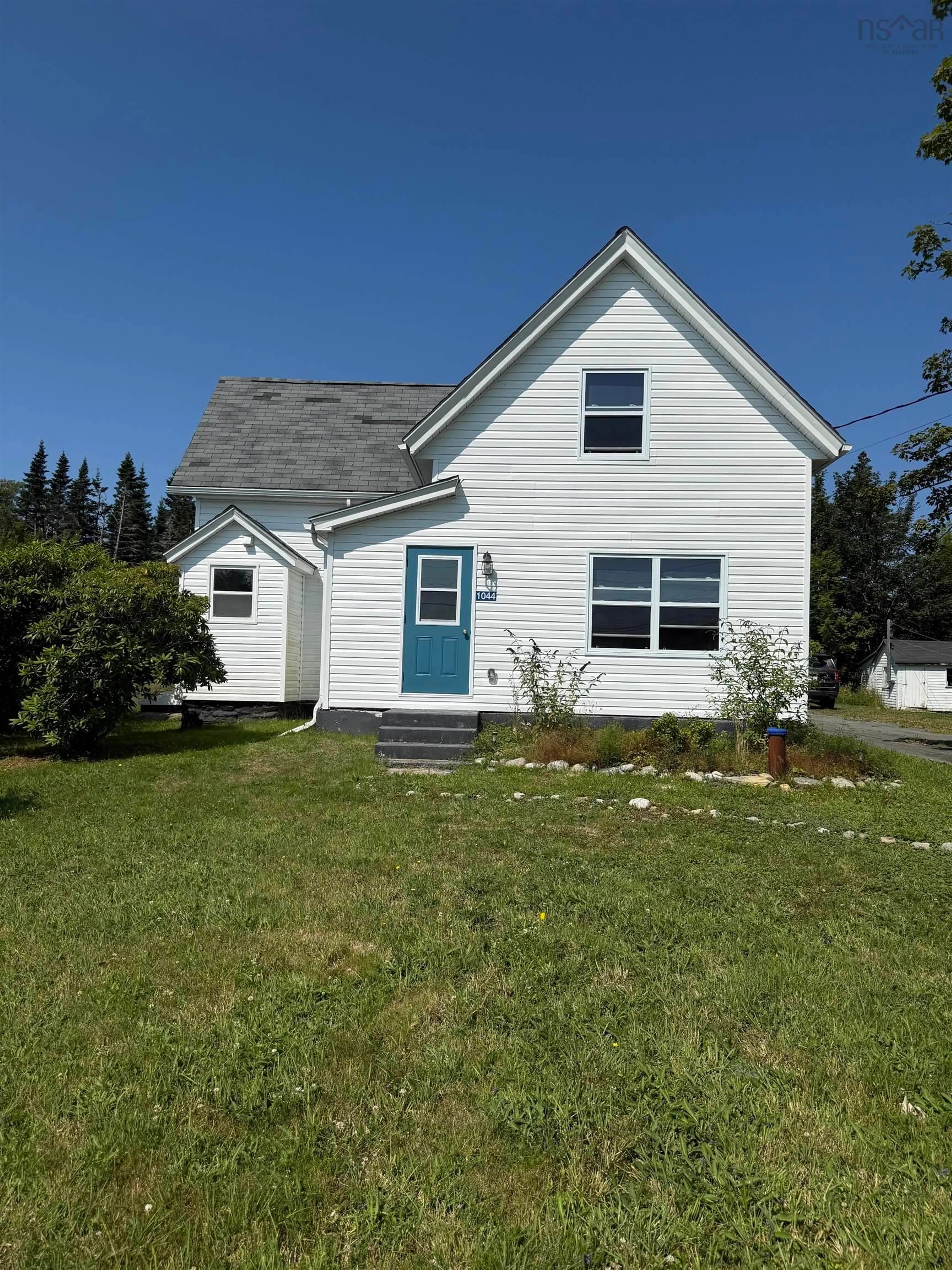 Home with vinyl exterior material, building for 1044 335 Hwy, Middle West Pubnico Nova Scotia B0W 0C5