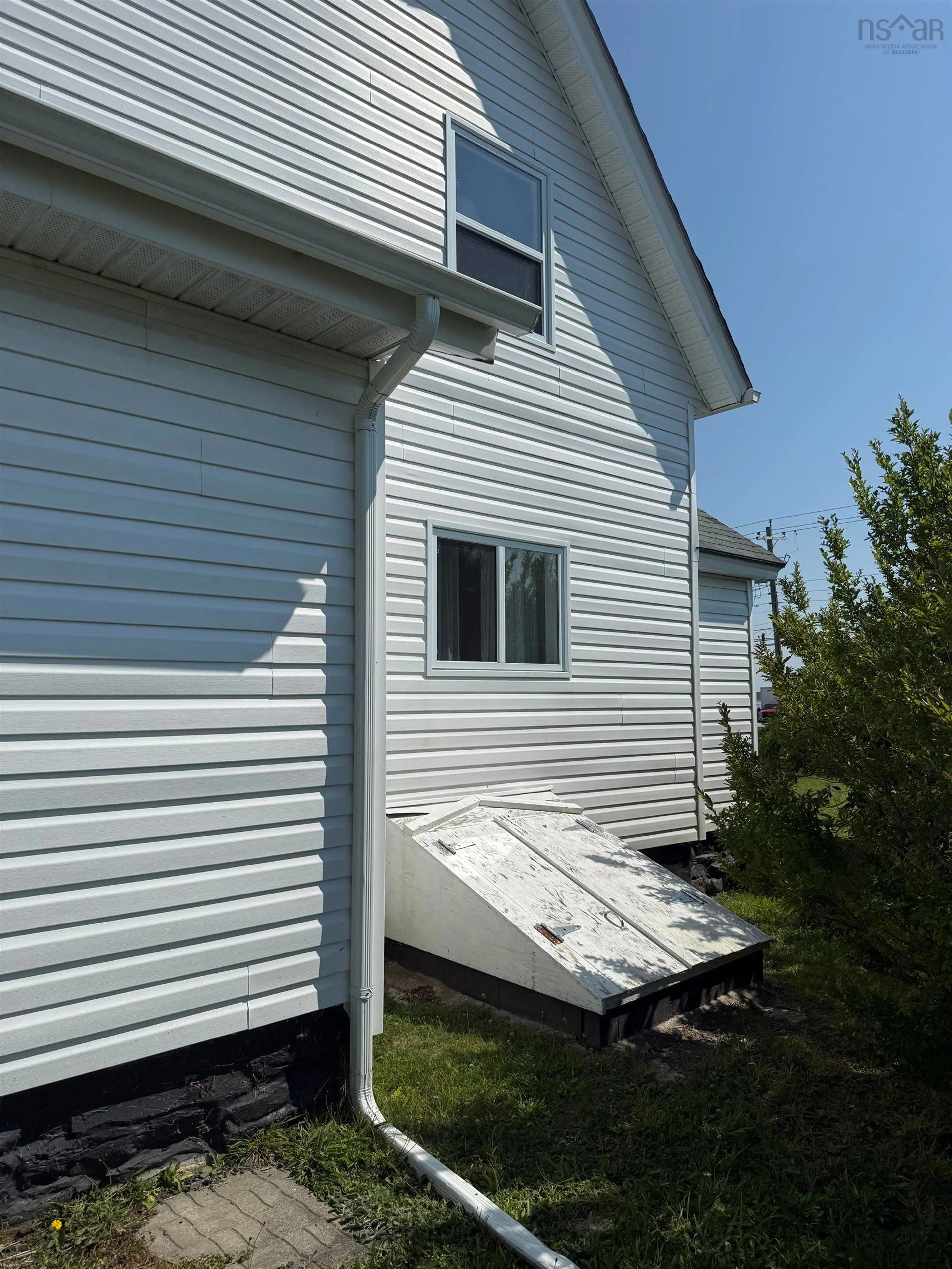 Home with vinyl exterior material, building for 1044 335 Hwy, Middle West Pubnico Nova Scotia B0W 0C5
