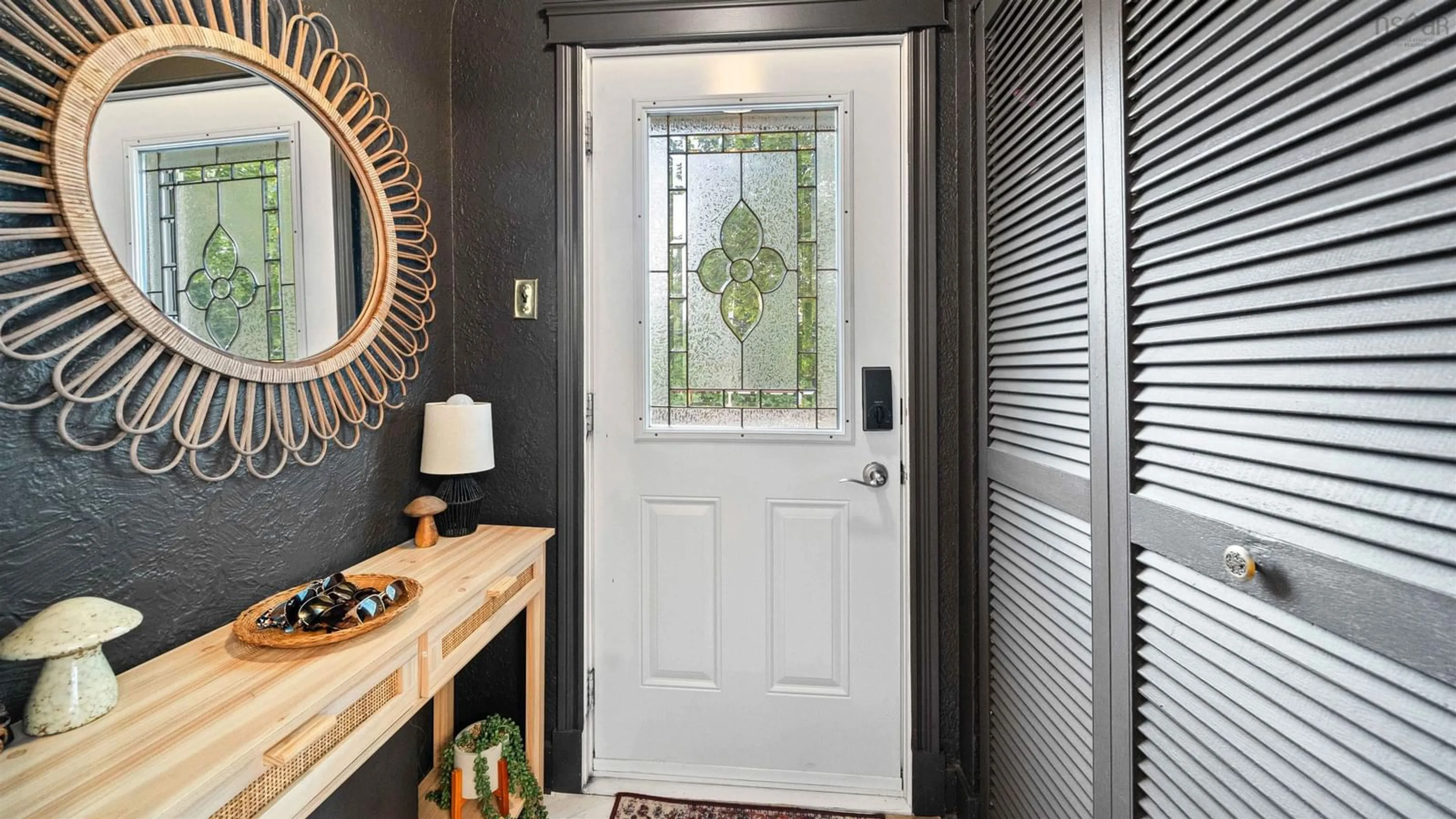 Indoor entryway for 110 Elm St, New Glasgow Nova Scotia B2H 1Y4