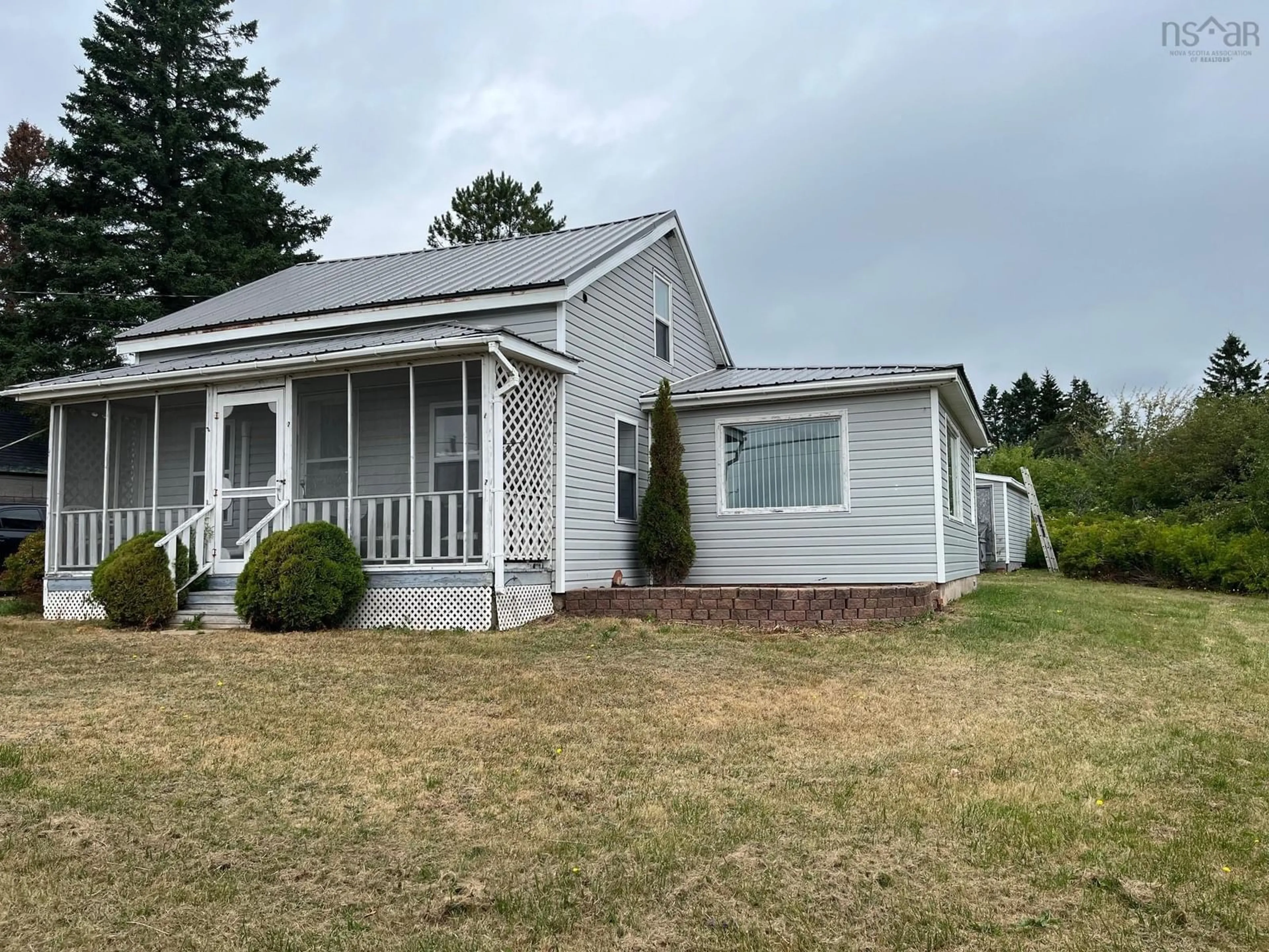 Home with vinyl exterior material, building for 607 Highway 2, Lower Five Islands Nova Scotia B0M 1N0