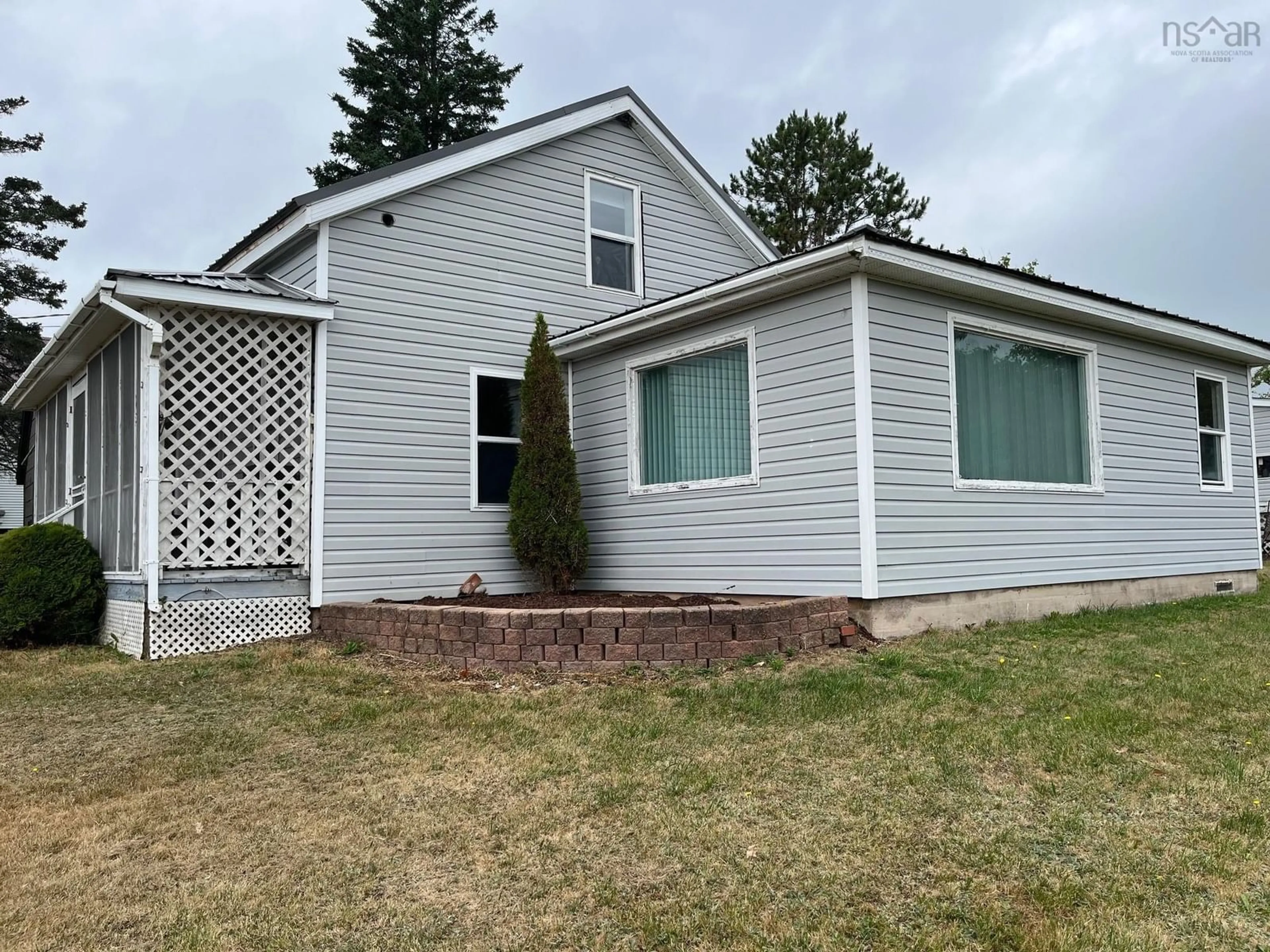 Home with vinyl exterior material, unknown for 607 Highway 2, Lower Five Islands Nova Scotia B0M 1N0