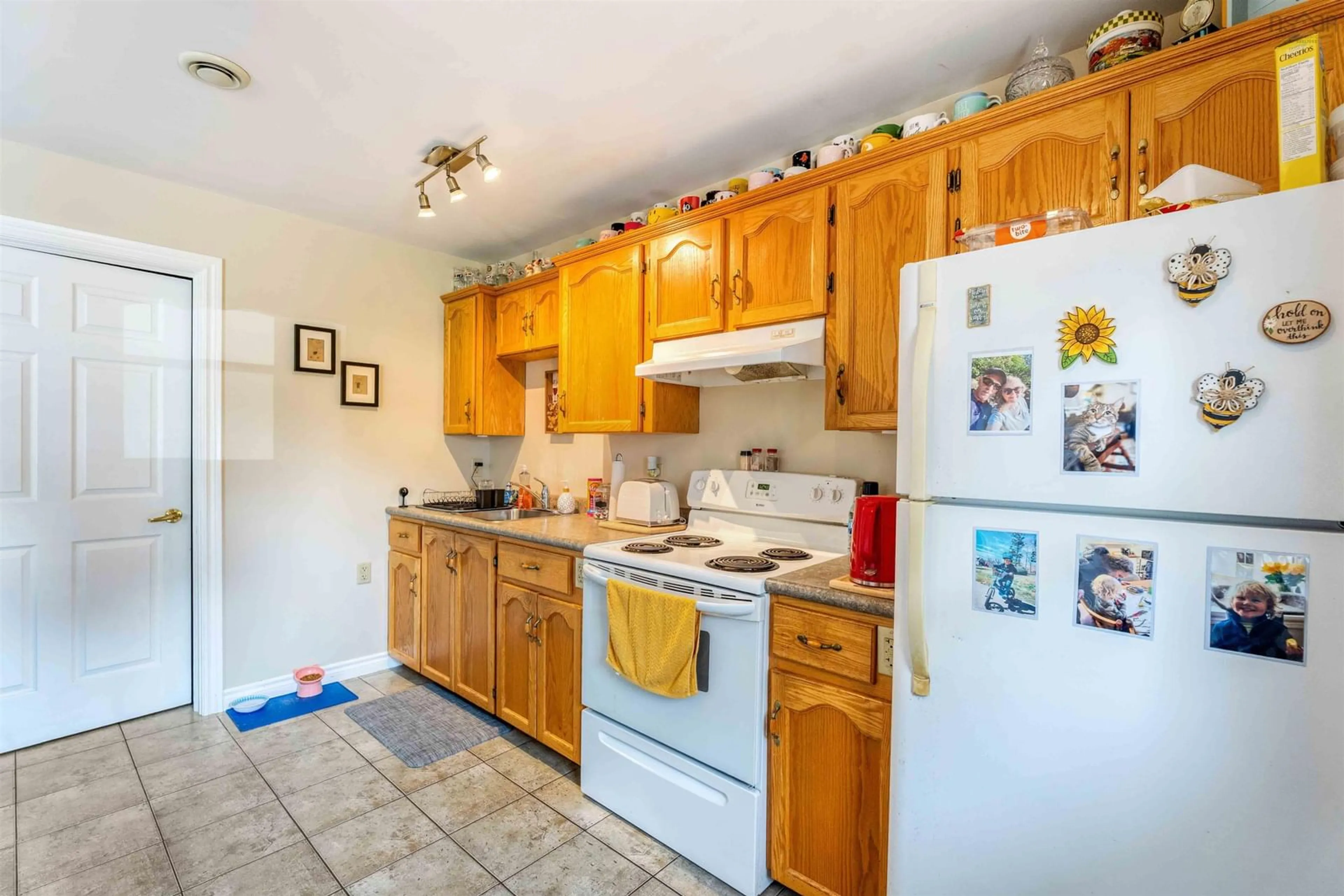 Standard kitchen, ceramic/tile floor for 78 Second Ave, Digby Nova Scotia B0V 1A0