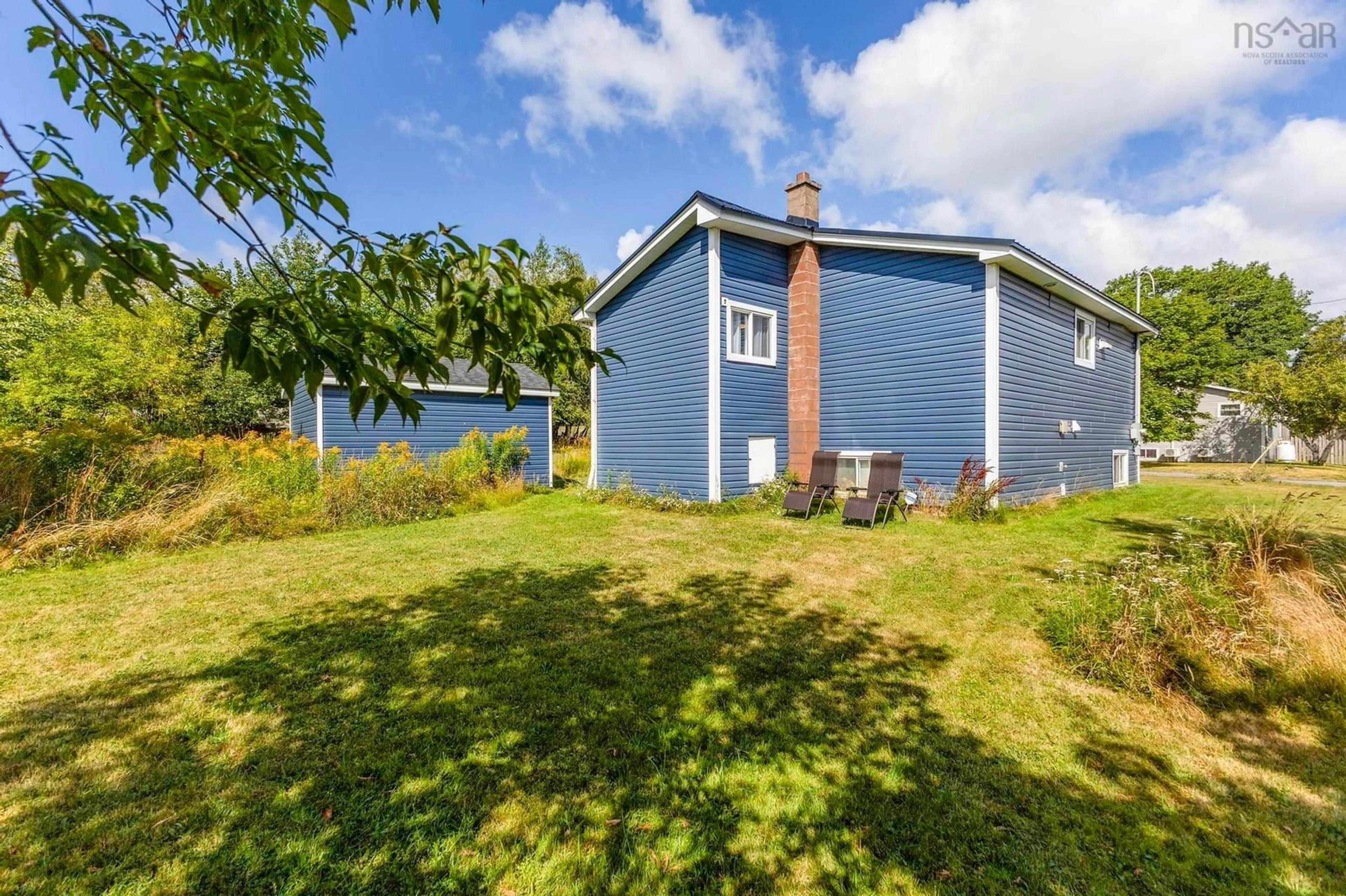 A pic from outside/outdoor area/front of a property/back of a property/a pic from drone, building for 498 Birch St, New Glasgow Nova Scotia B2H 1Y1