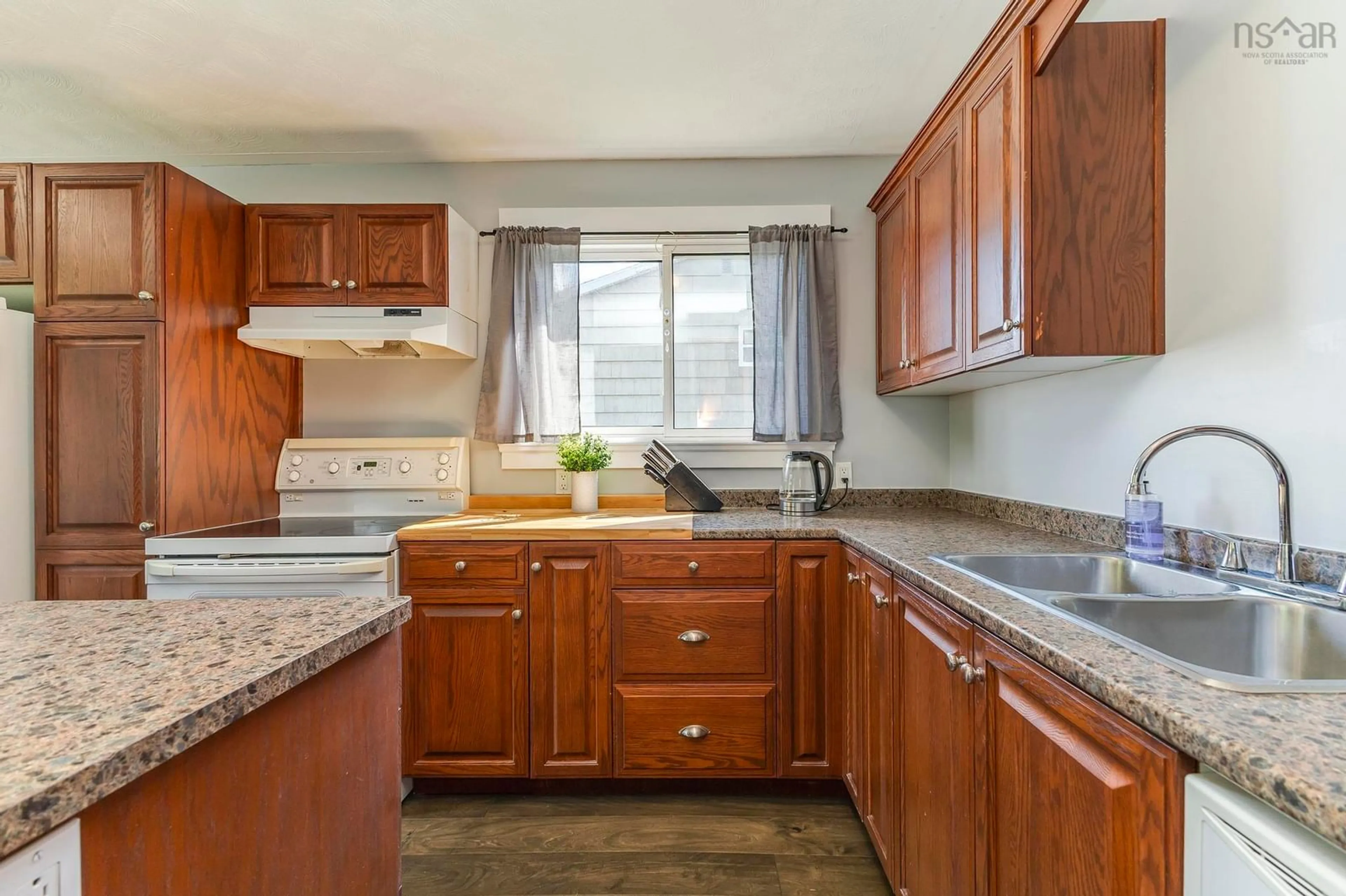 Standard kitchen, unknown for 498 Birch St, New Glasgow Nova Scotia B2H 1Y1