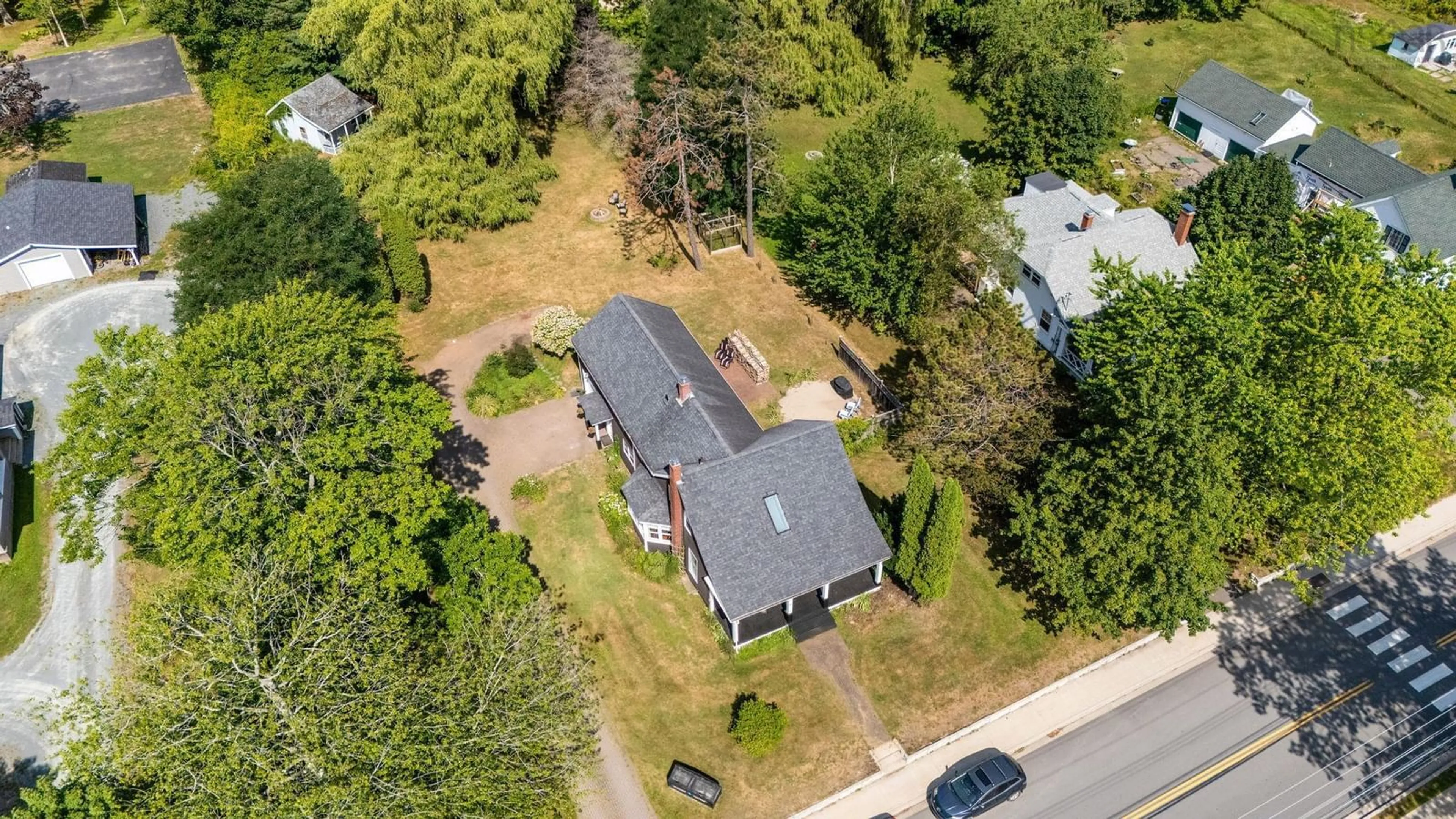 A pic from outside/outdoor area/front of a property/back of a property/a pic from drone, street for 5 Main St, Hantsport Nova Scotia B0P 1P0