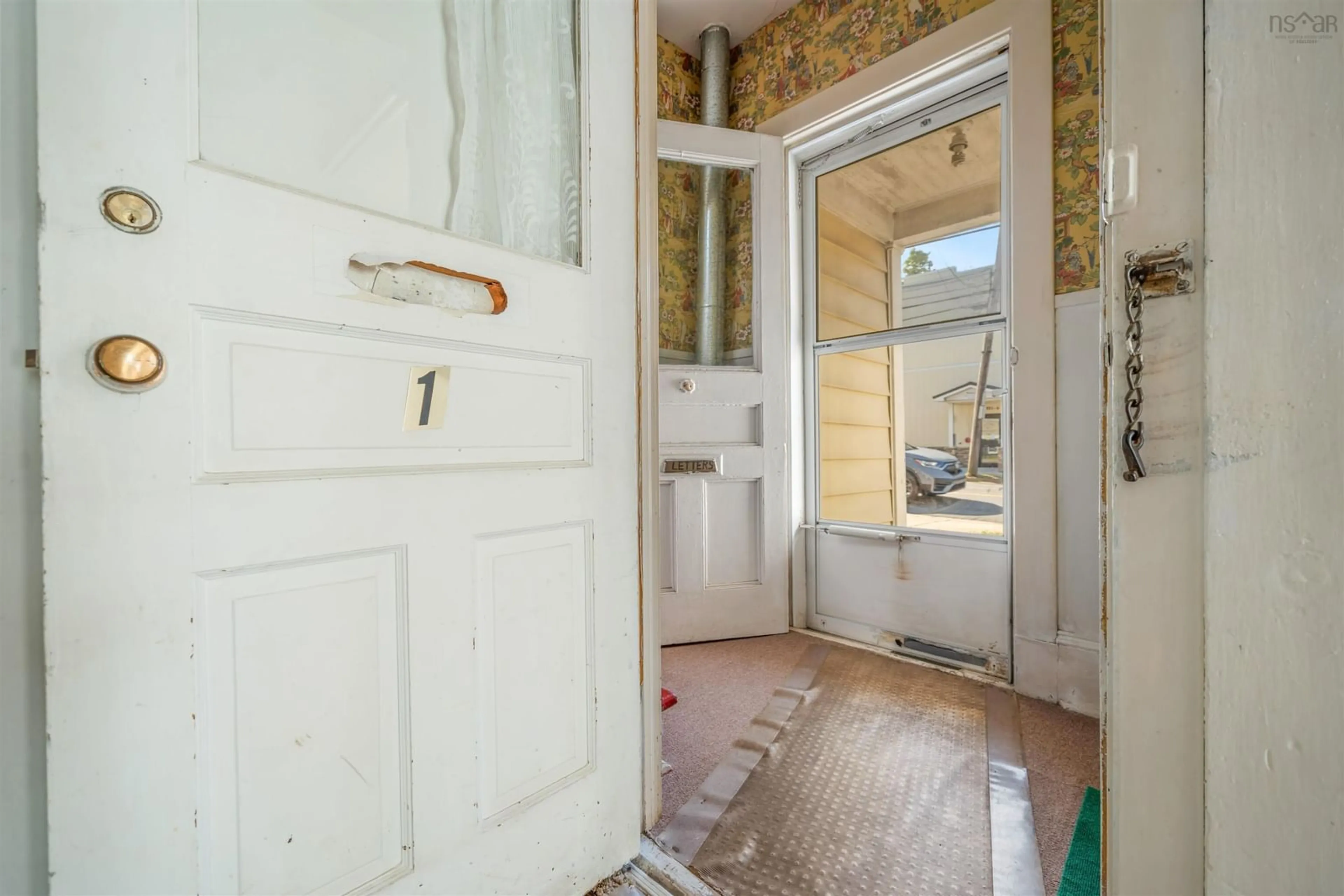 Indoor entryway for 183 Arthur St, Truro Nova Scotia B2N 1Y3