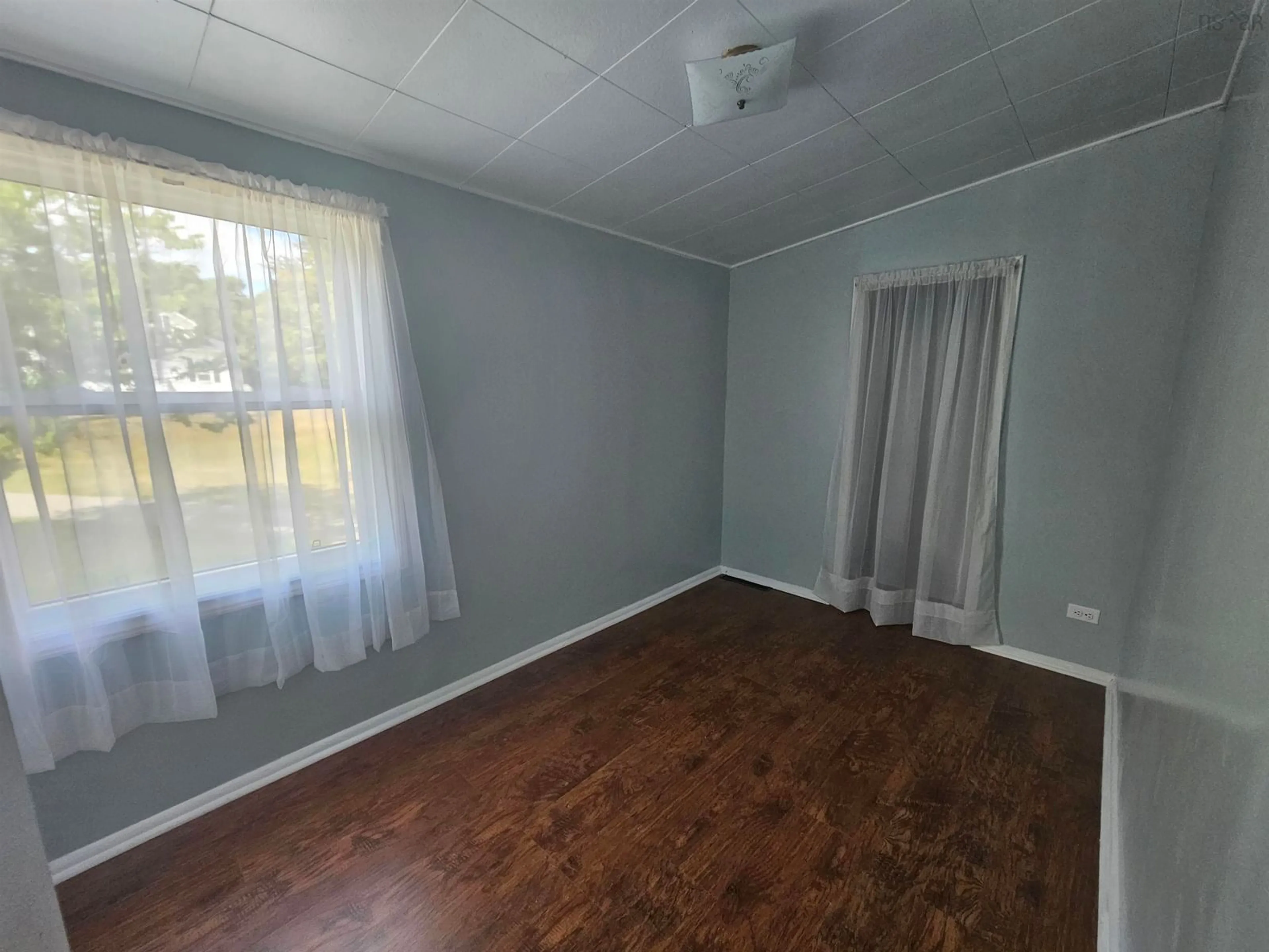 A pic of a room for 92 Queen St, North Sydney Nova Scotia B2A 1A6