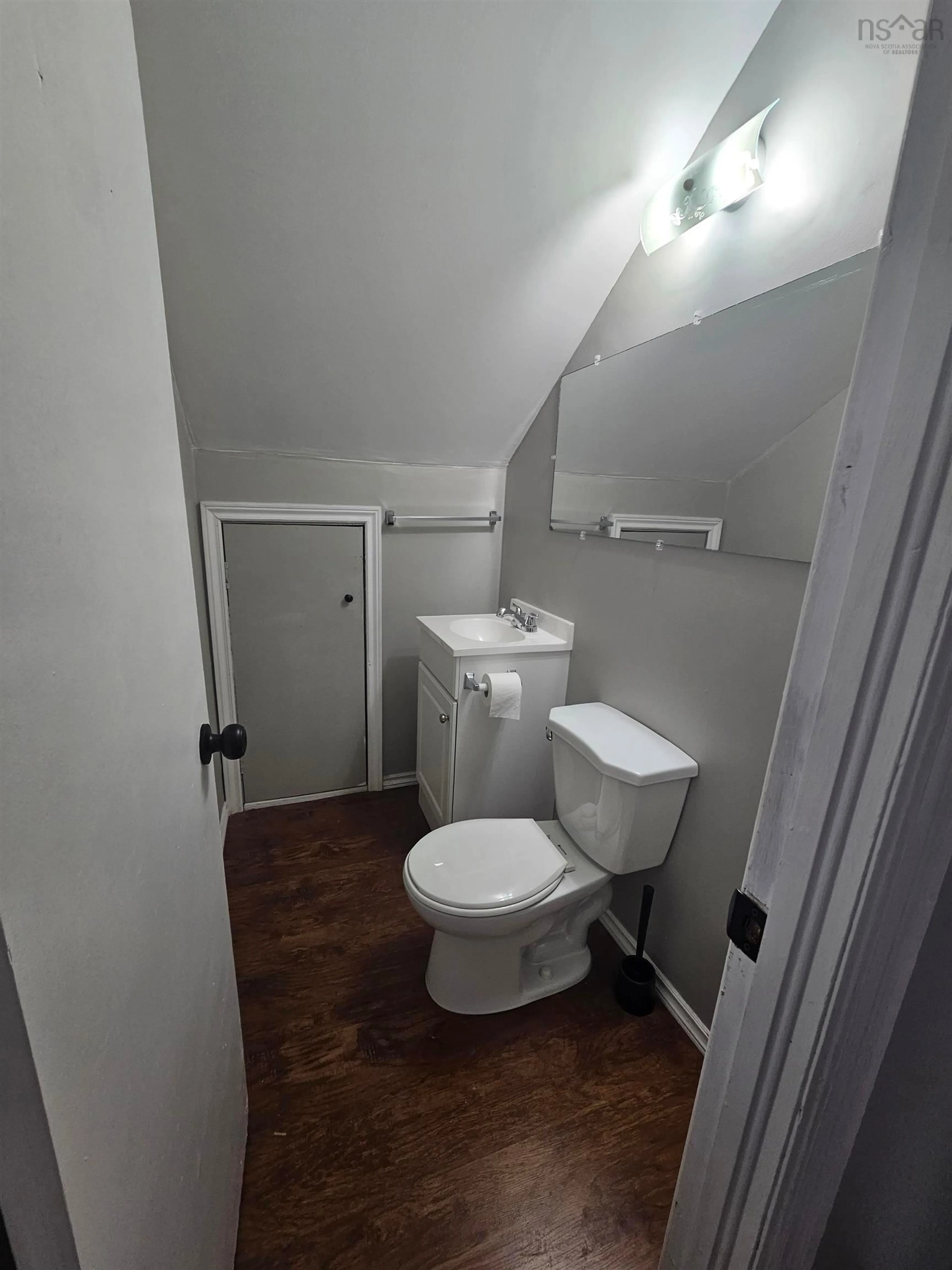 A pic of a room for 92 Queen St, North Sydney Nova Scotia B2A 1A6