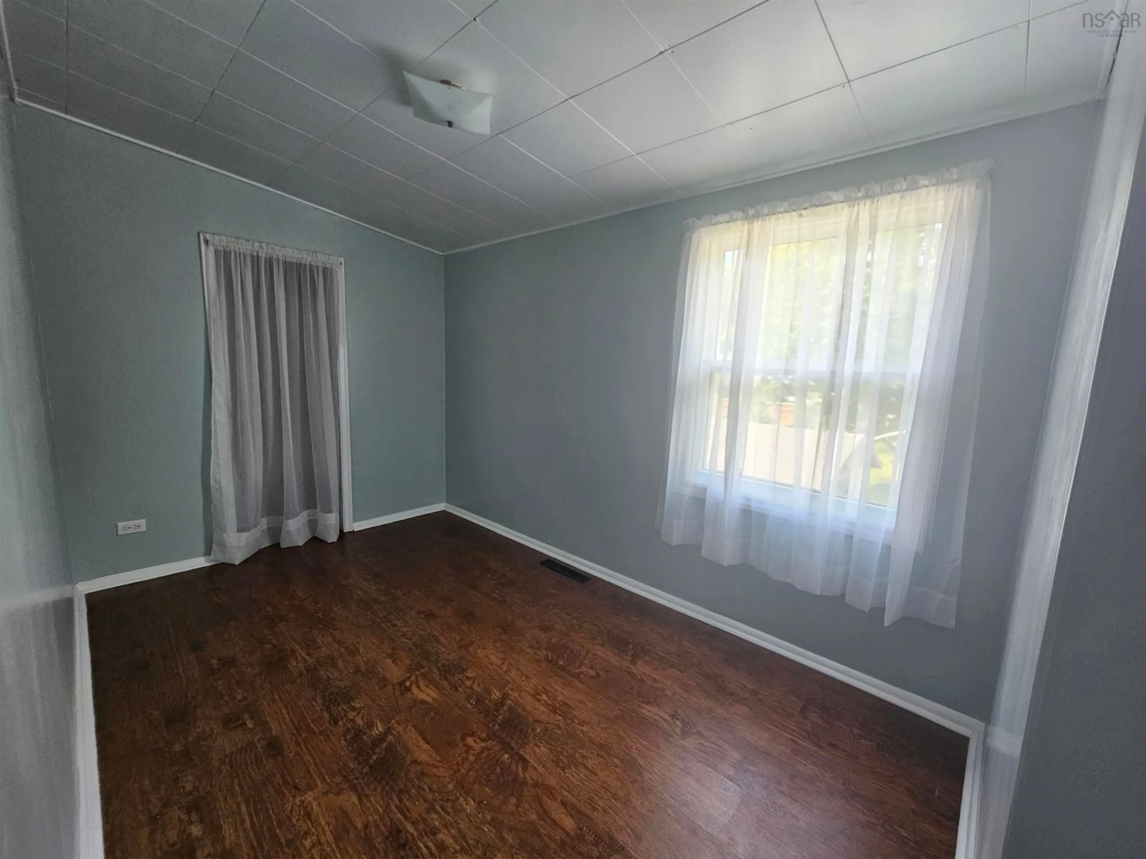 A pic of a room for 92 Queen St, North Sydney Nova Scotia B2A 1A6