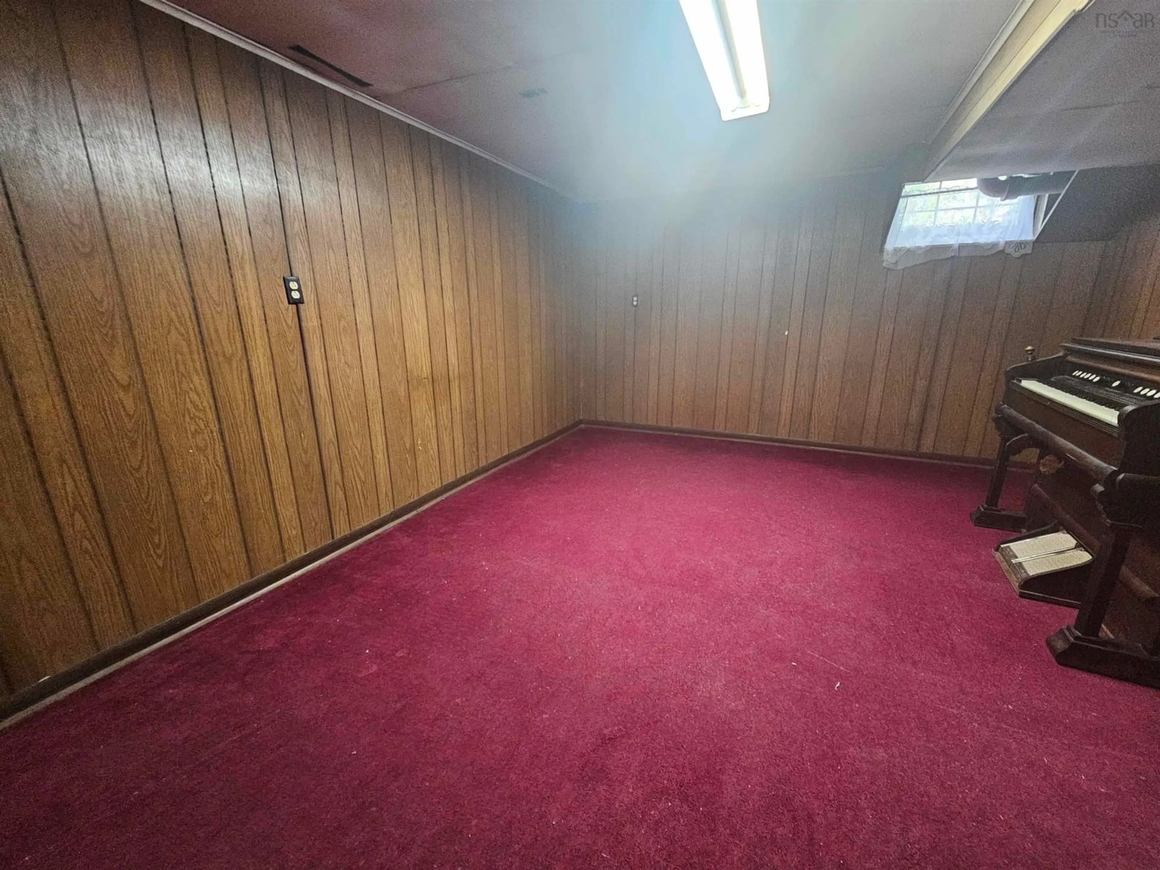 A pic of a room for 92 Queen St, North Sydney Nova Scotia B2A 1A6
