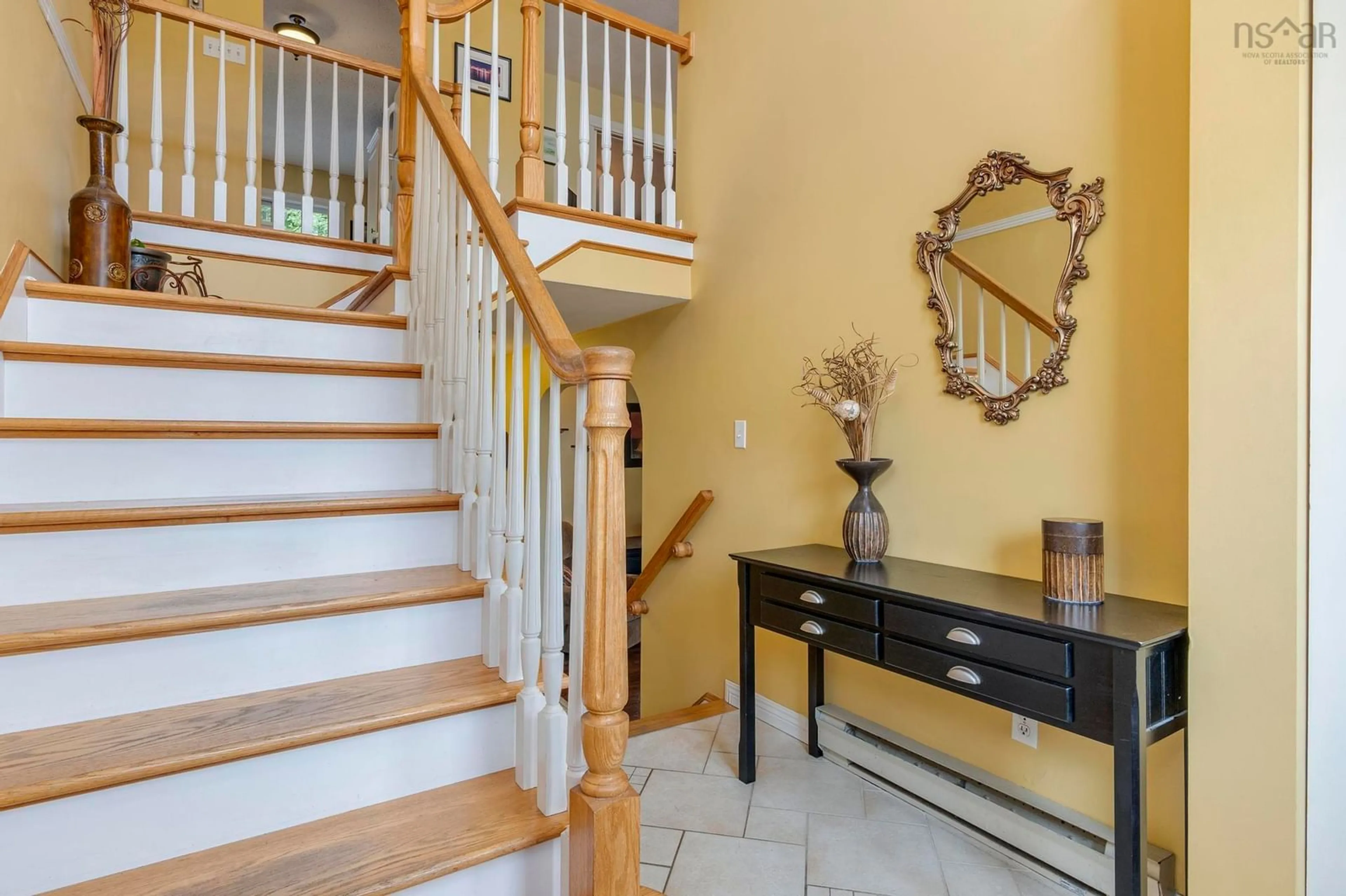 Indoor foyer for 11 Rossi Dr, Dartmouth Nova Scotia B2X 3L5