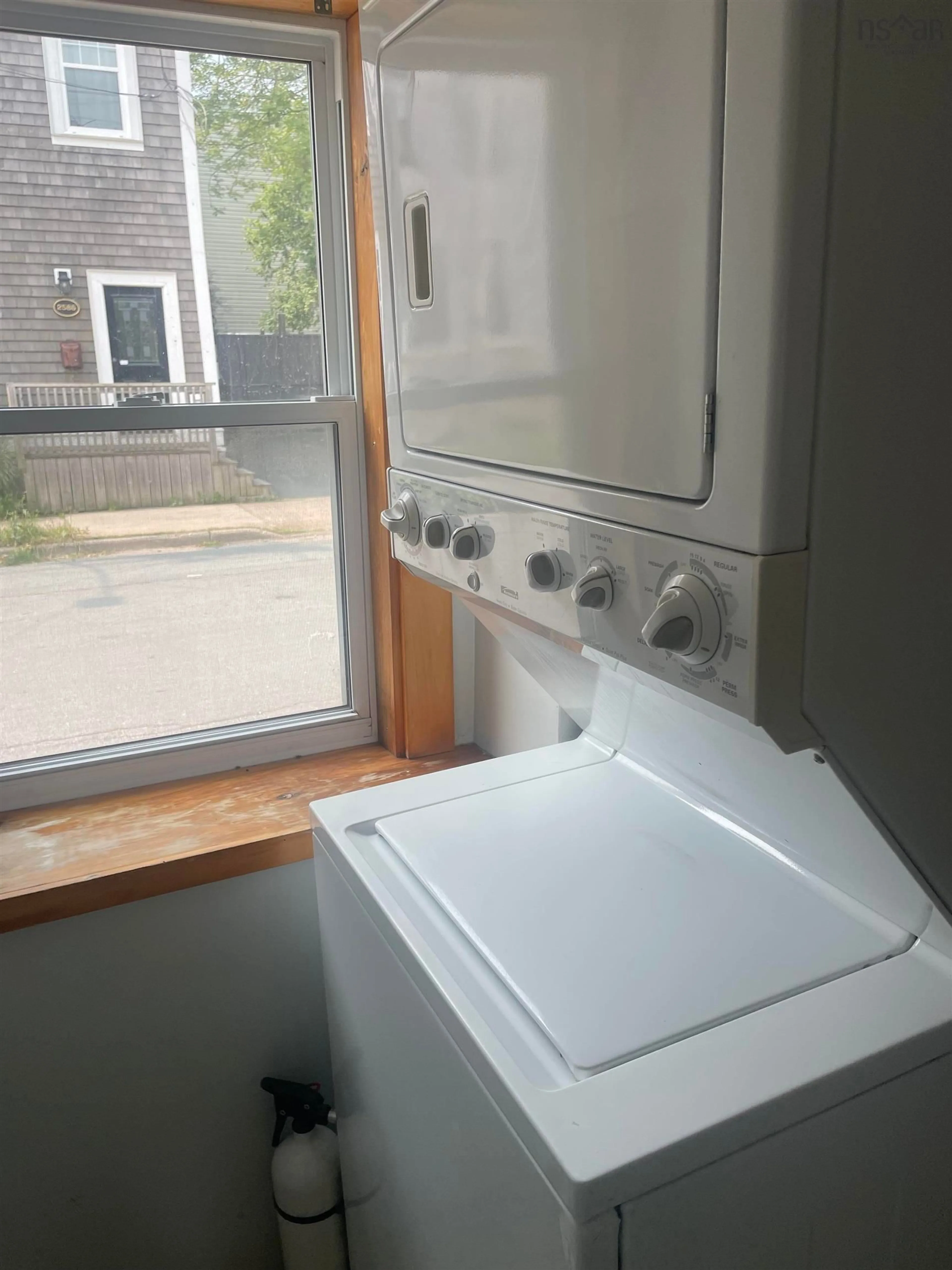 Laundry room for 2585 Maynard St, Halifax Nova Scotia B3K 3V6