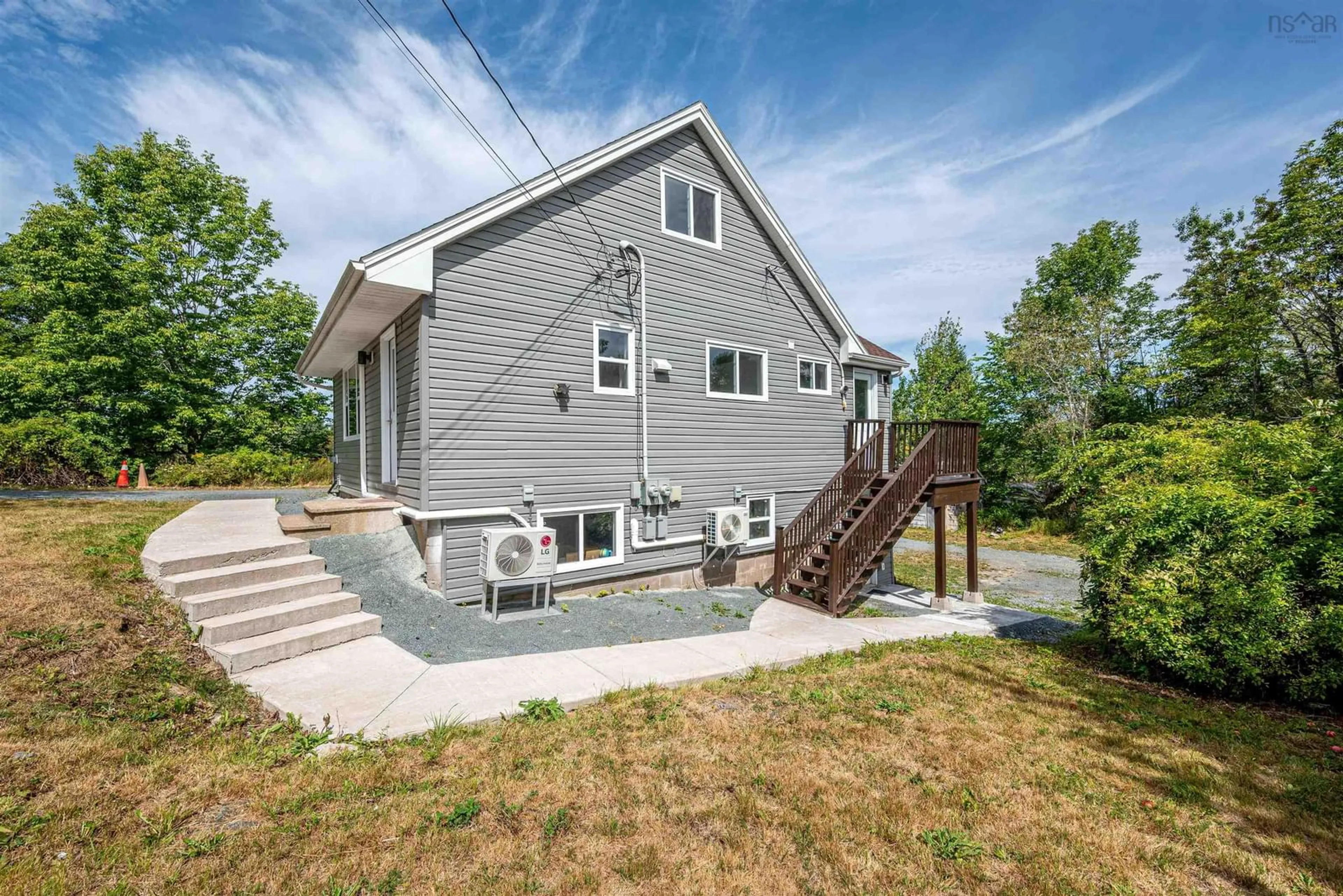 Home with vinyl exterior material, unknown for 1029 Sackville Dr, Lower Sackville Nova Scotia B4E 1S5