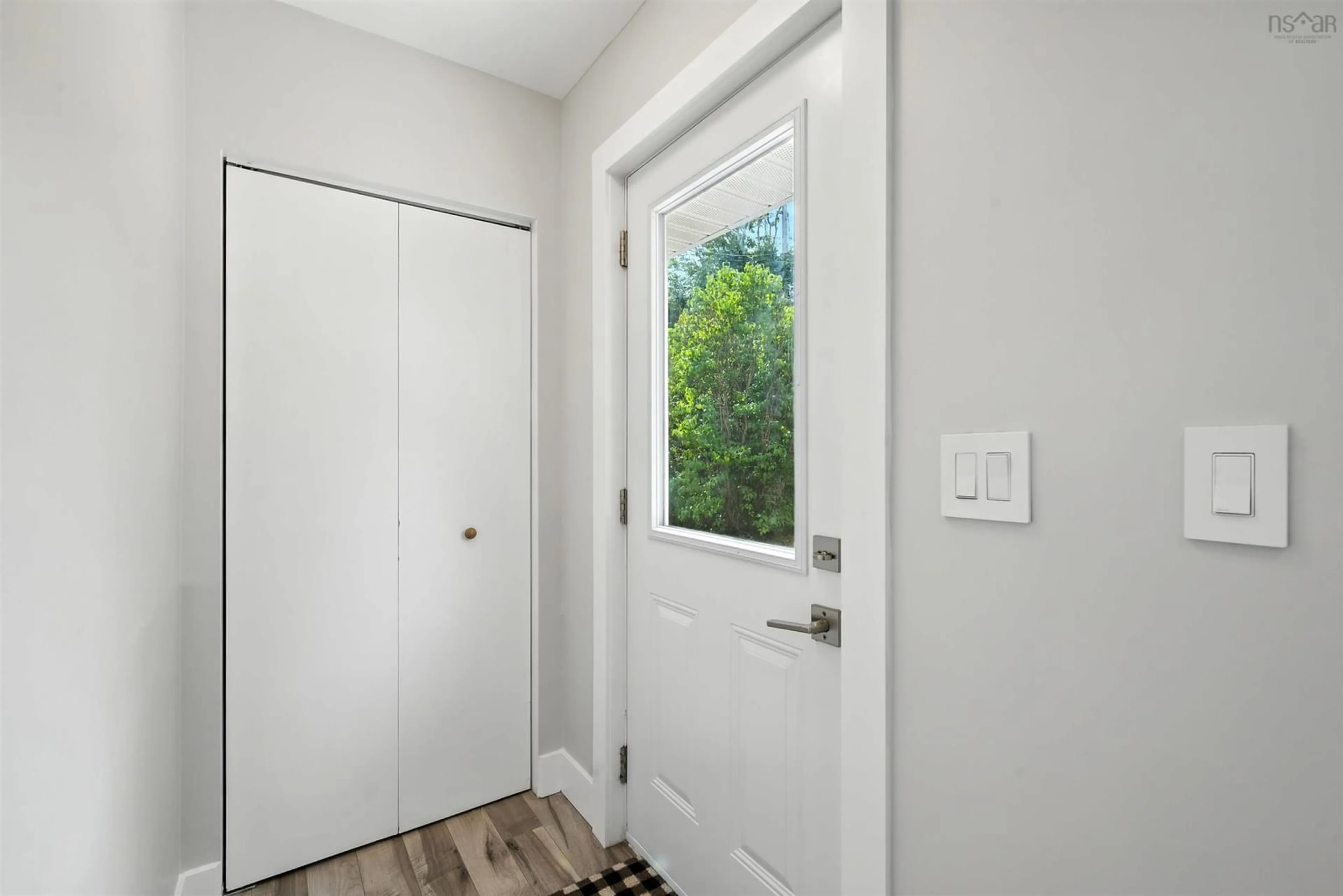 Indoor entryway for 1029 Sackville Dr, Lower Sackville Nova Scotia B4E 1S5