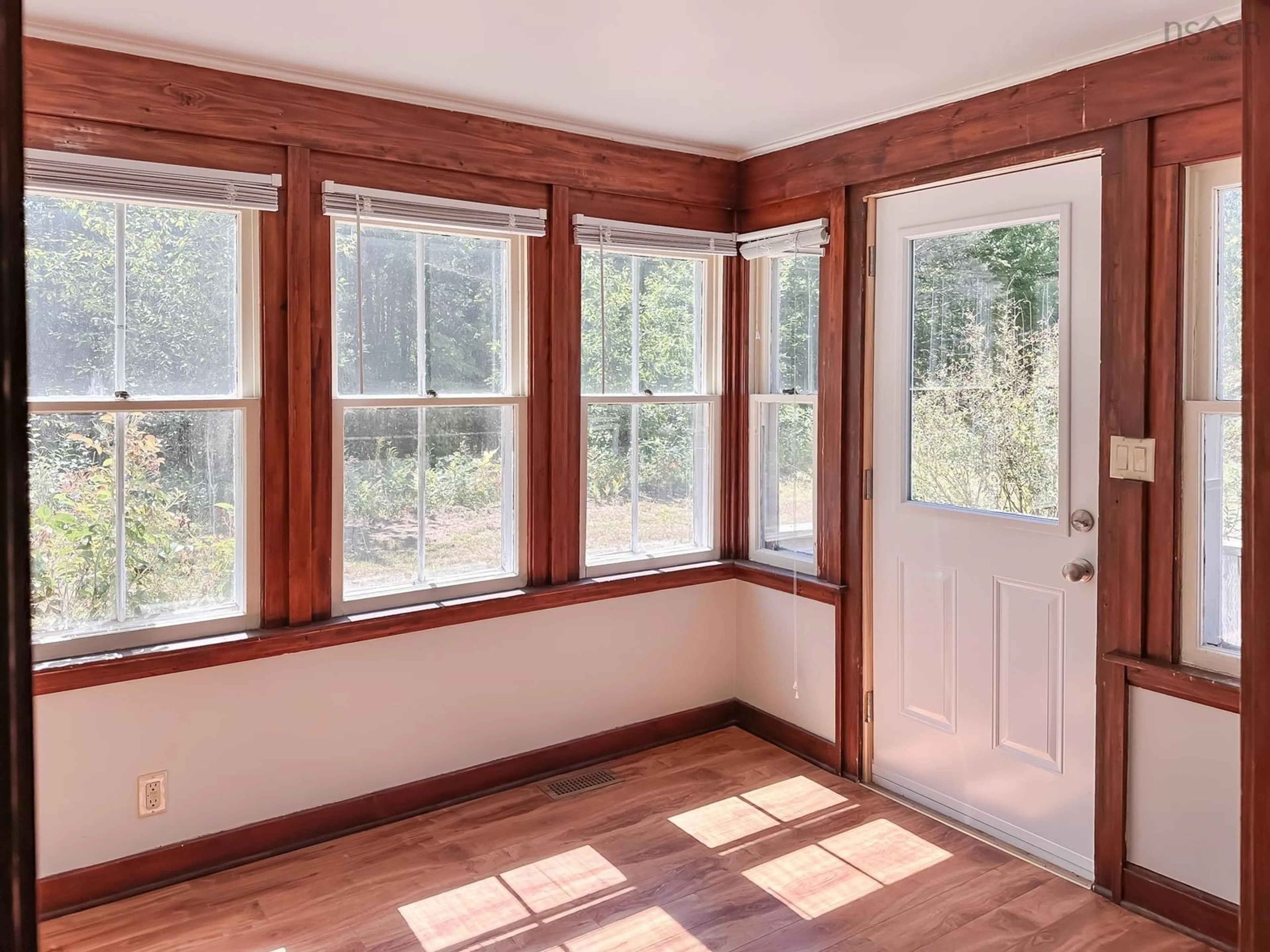 Indoor entryway for 910 West Main St, Kentville Nova Scotia B4N 3V7
